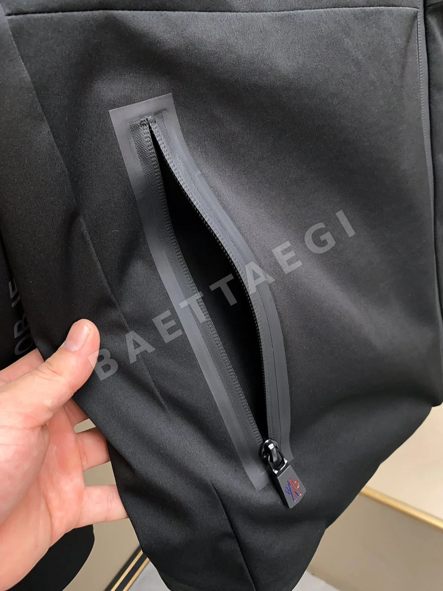 몽클레르 그레노블 남성 다운 패딩 재킷 상세 이미지 5