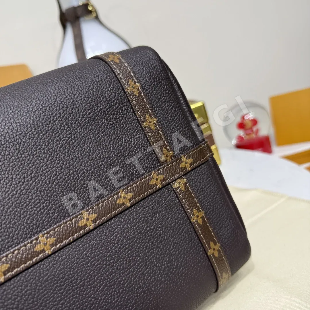 루이비통 익스프레스 미디엄 핸드백 M26358 상세 이미지 5