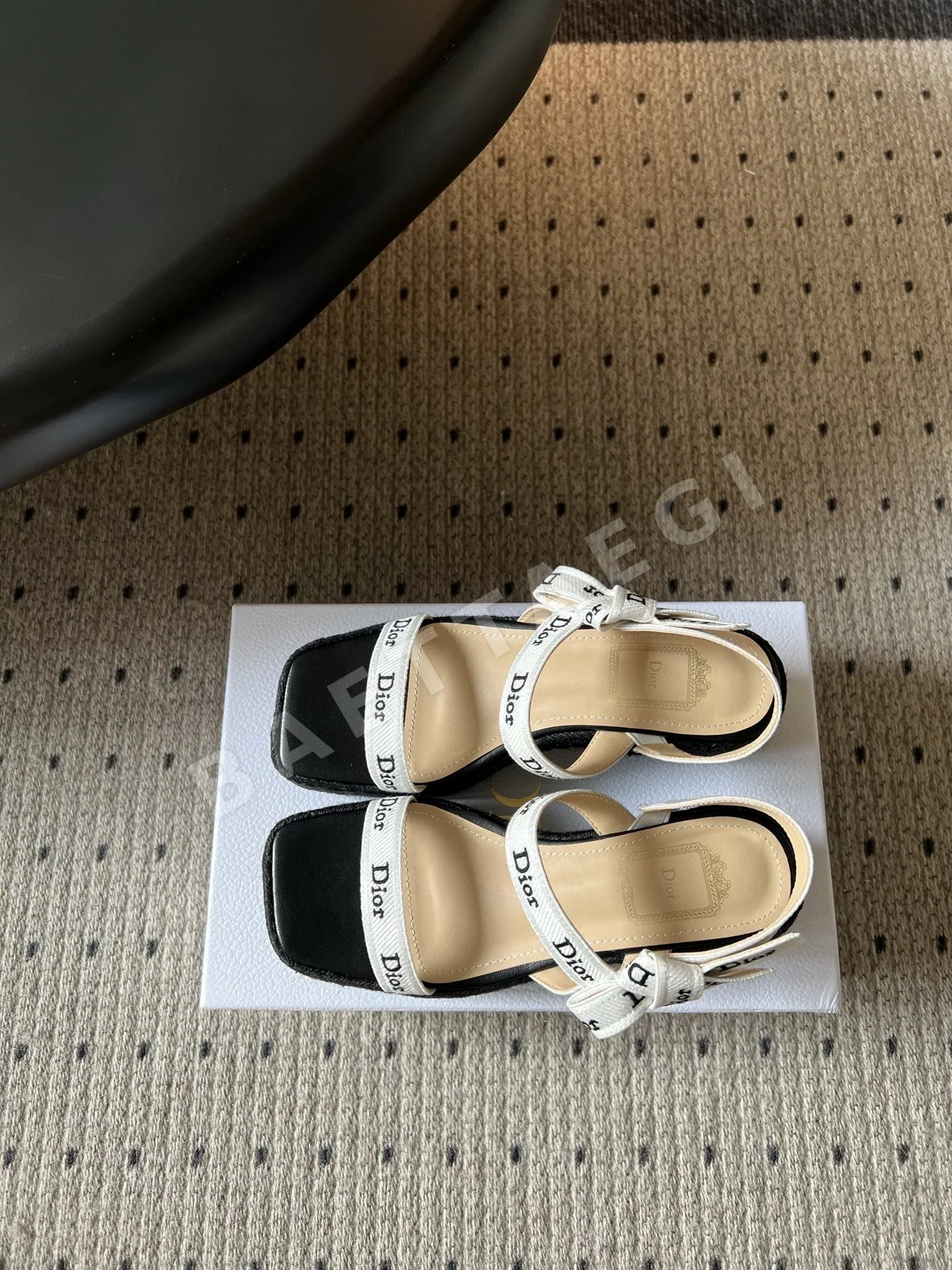 디올 뉴 보우레터 웨빙 스트랩 웨지 샌들 상세 이미지 6