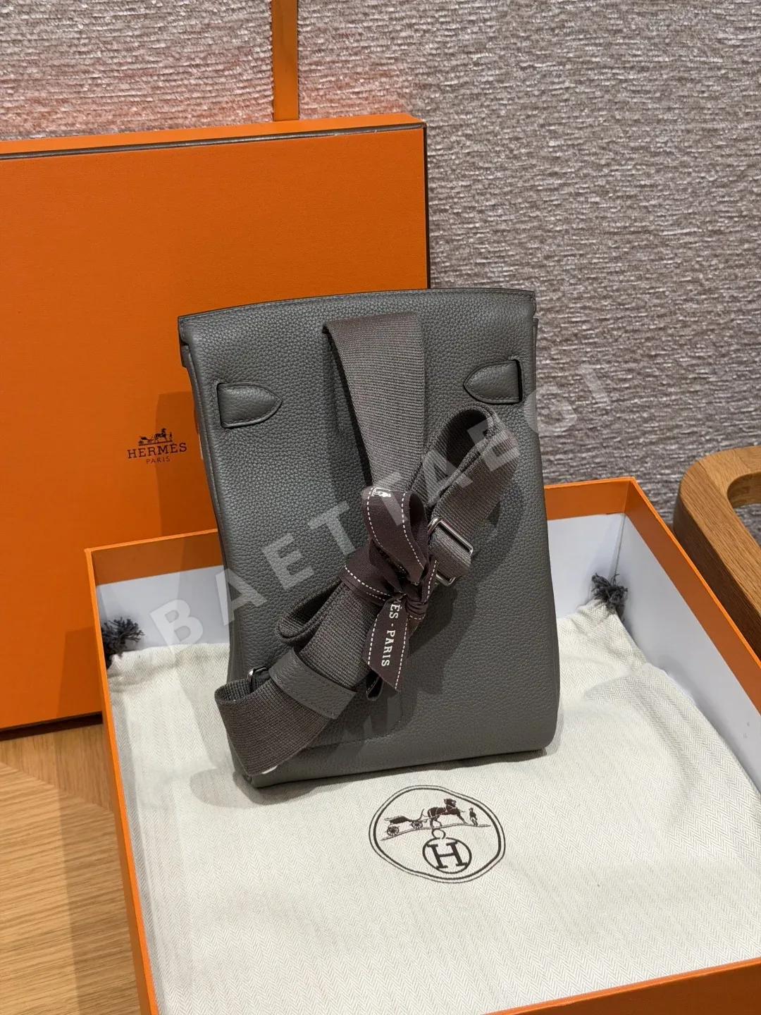 에르메스 퓨터 그레이 토고 가죽 체스트백 상세 이미지 2