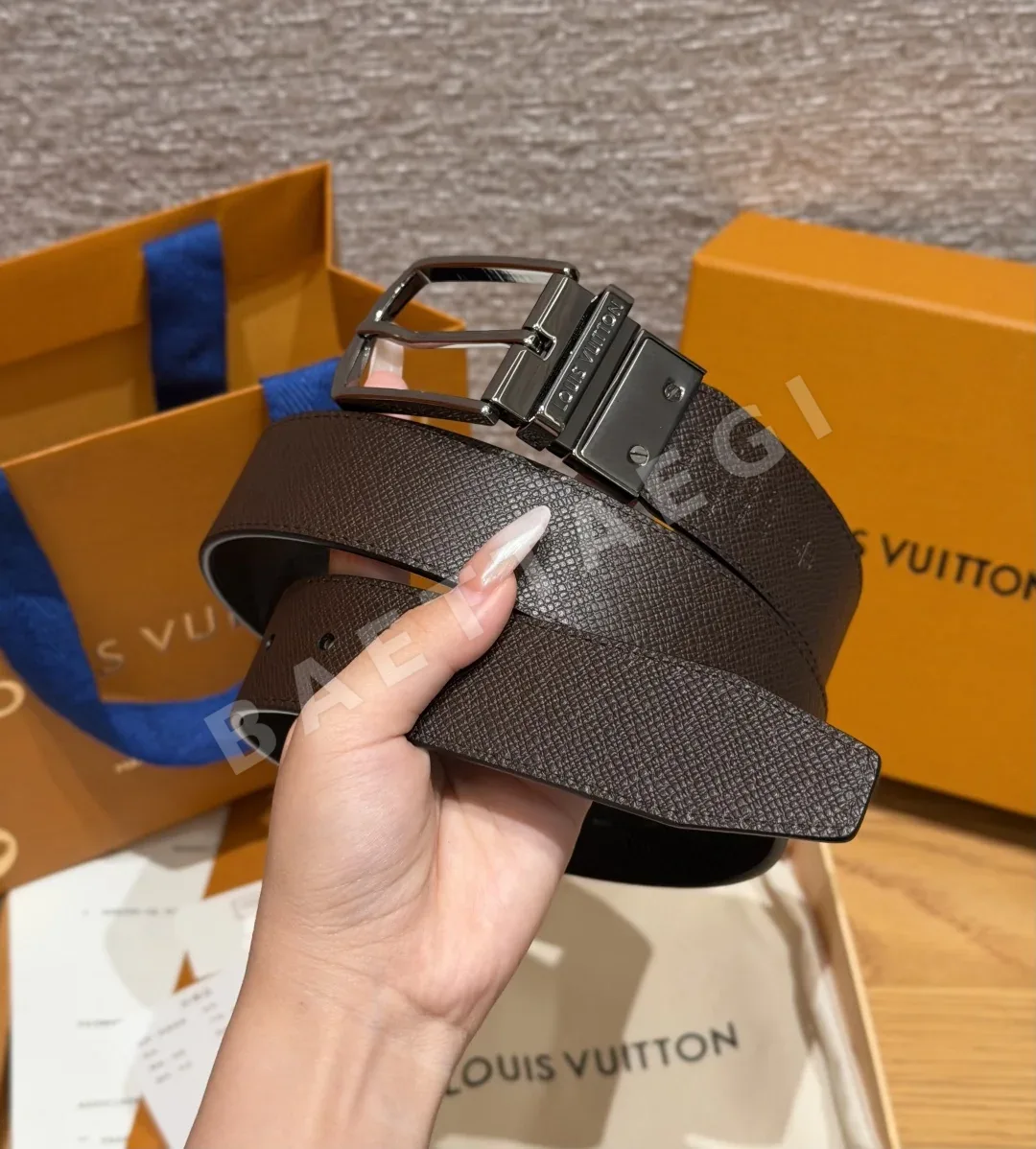 루이비통 폰누프 35mm 리버시블 소가죽 벨트 상세 이미지 4