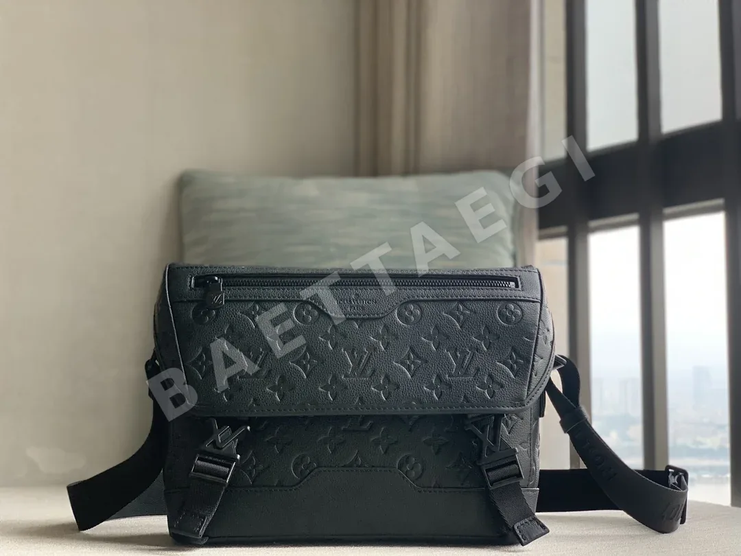 루이비통 보이저 스몰 메신저백 M25121