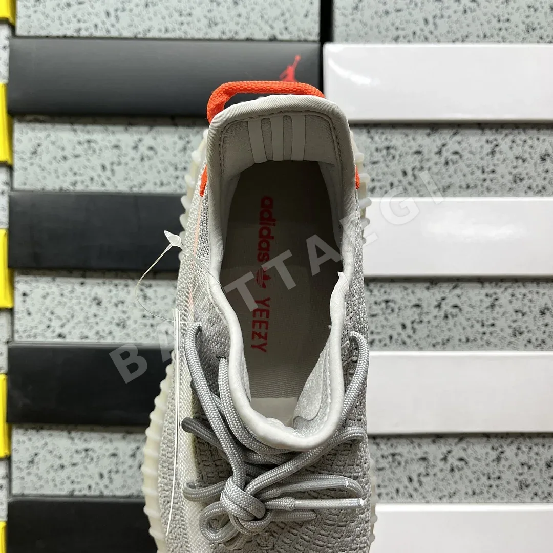 아디다스 [XQ] 이지 부스트 350 V2 FX9017 200787 Adidas Yeezy Boost 350 V2 Tail Light 상세 이미지 2