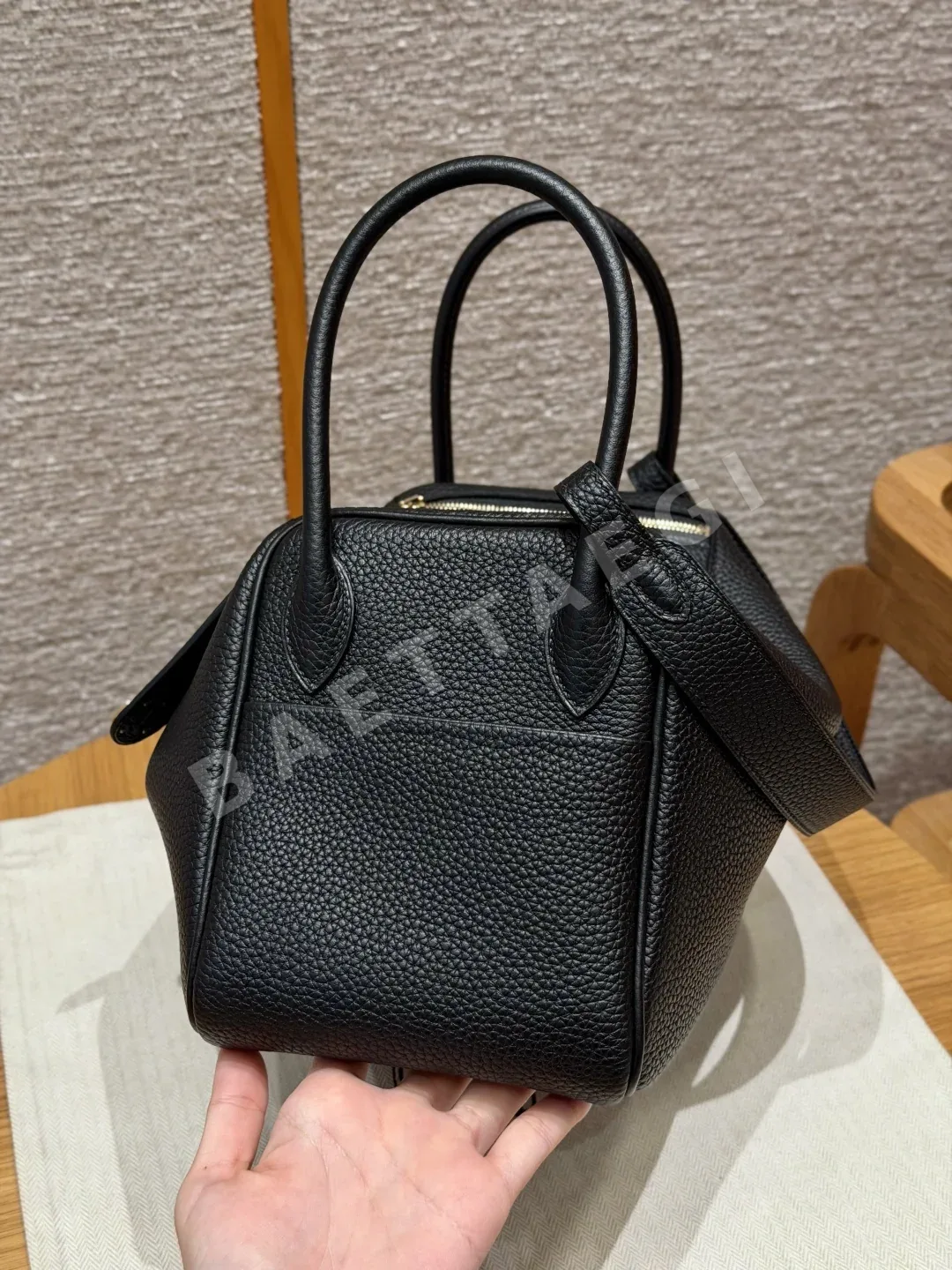 에르메스 린디 26 블랙 가방 상세 이미지 4