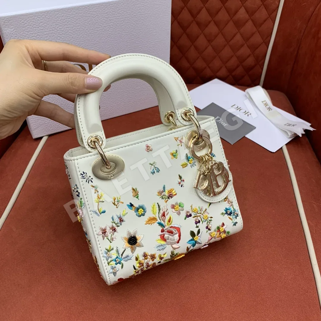 디올 자수 꽃무늬 비즈 장식 가방 190536