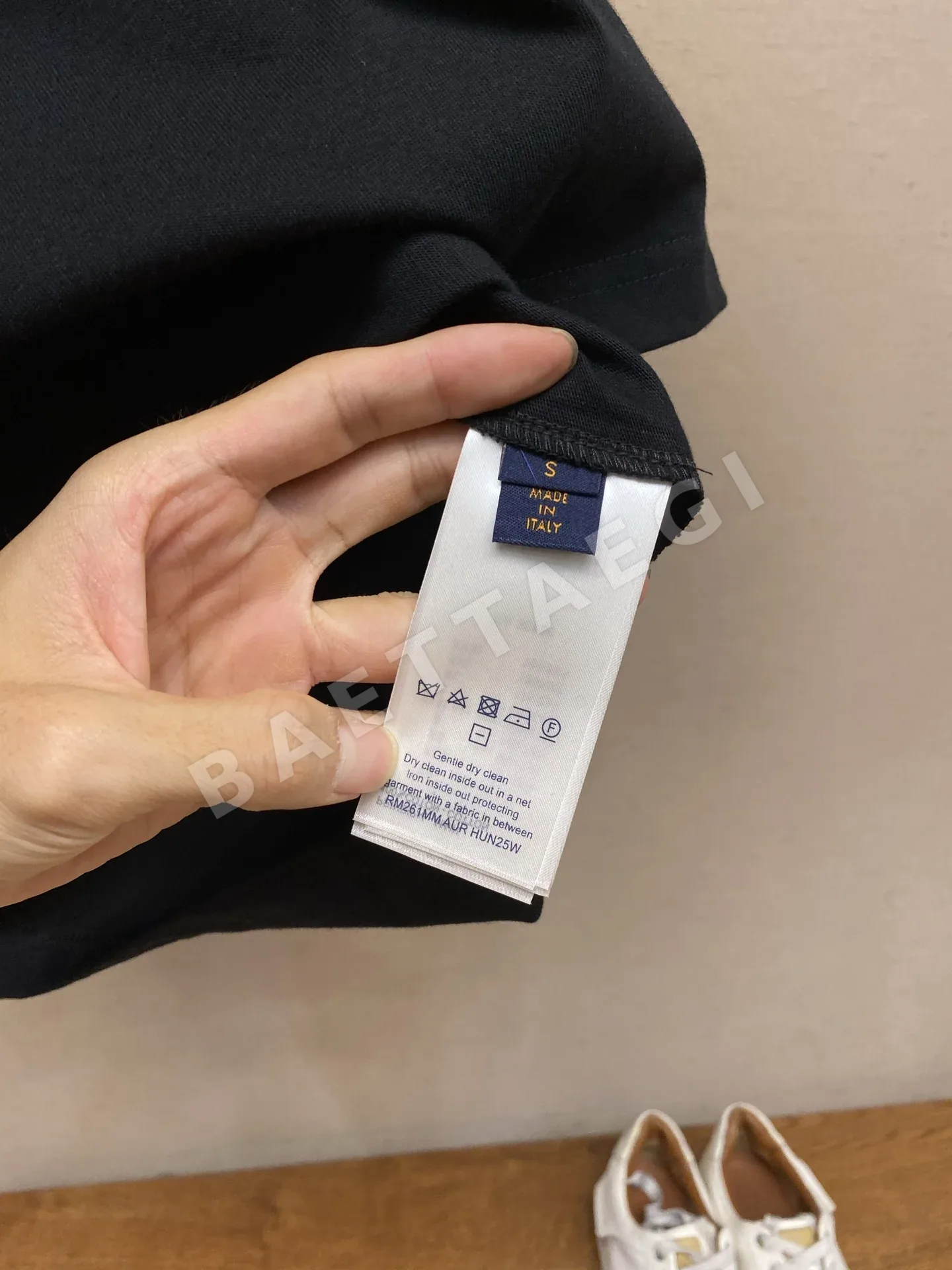 루이비통 LV 엠보스 크루넥 반팔 티셔츠 상세 이미지 8
