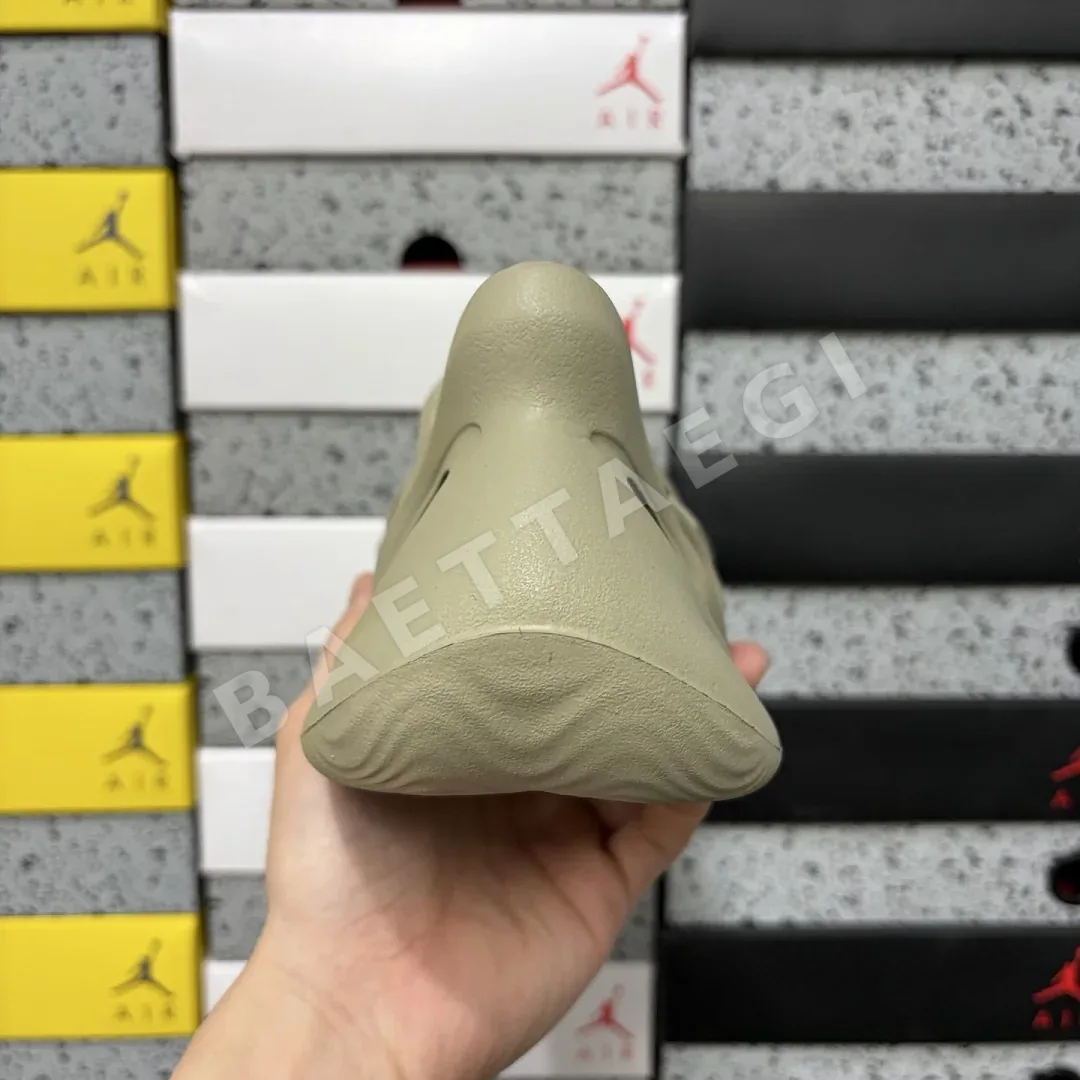 아디다스 [LW] 이지 폼 RNR GV6840 200651 Adidas Yeezy Foam RNR Stone Salt 상세 이미지 5