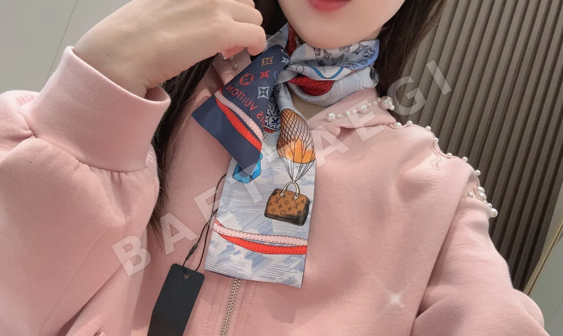 루이비통 업 앤드 어웨이 실크 스카프 상세 이미지 1