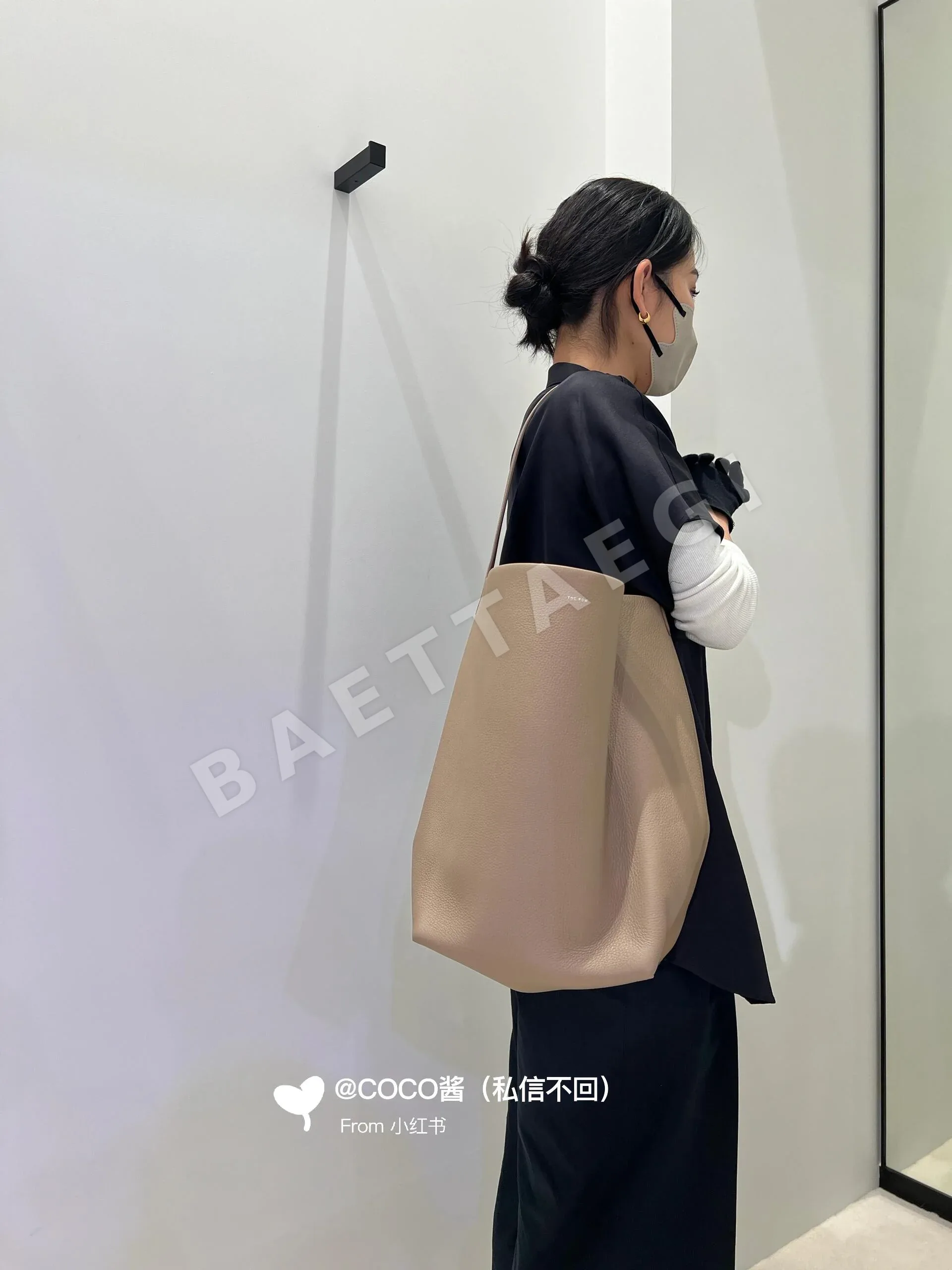 더로우 미니멀 블랙 토트백 상세 이미지 3