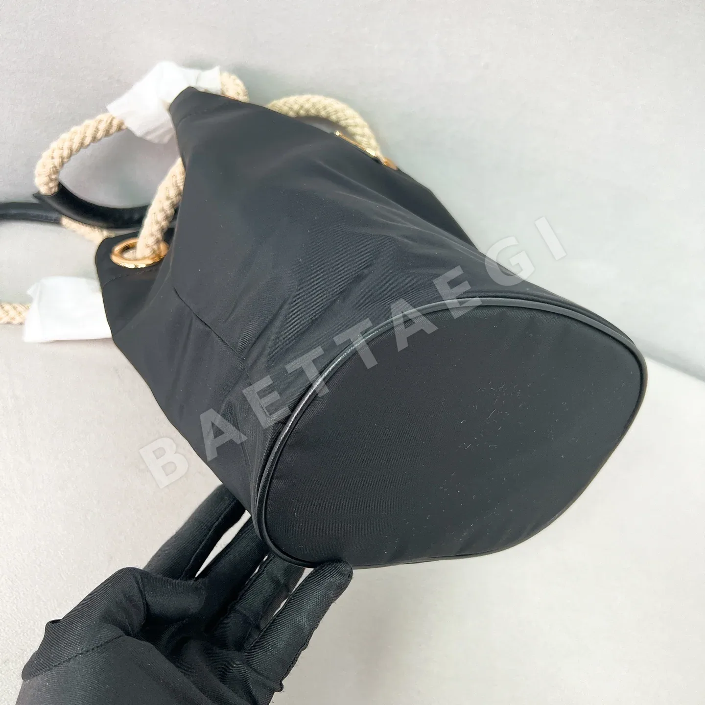 프라다 나일론 버킷백 1BE082 상세 이미지 7