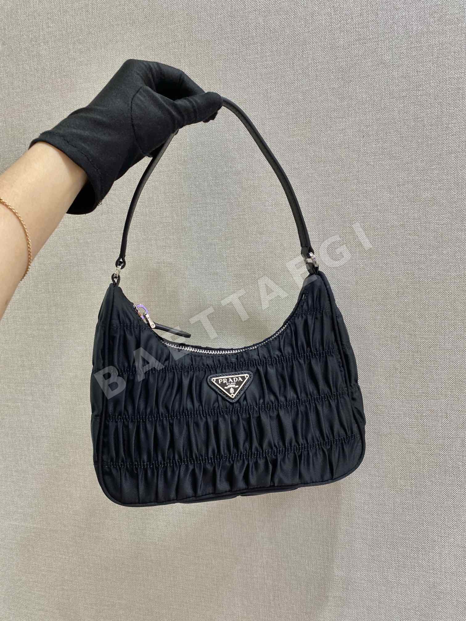 프라다 나일론 플리츠 호보백 1NE204 67085