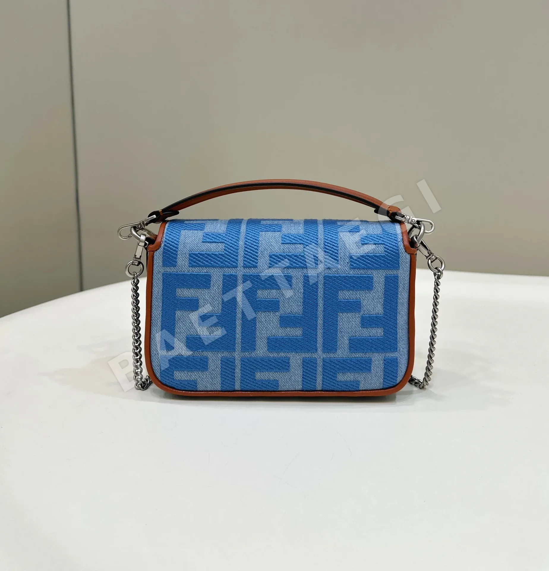 펜디 3D 자수 캔버스 숄더백 상세 이미지 2