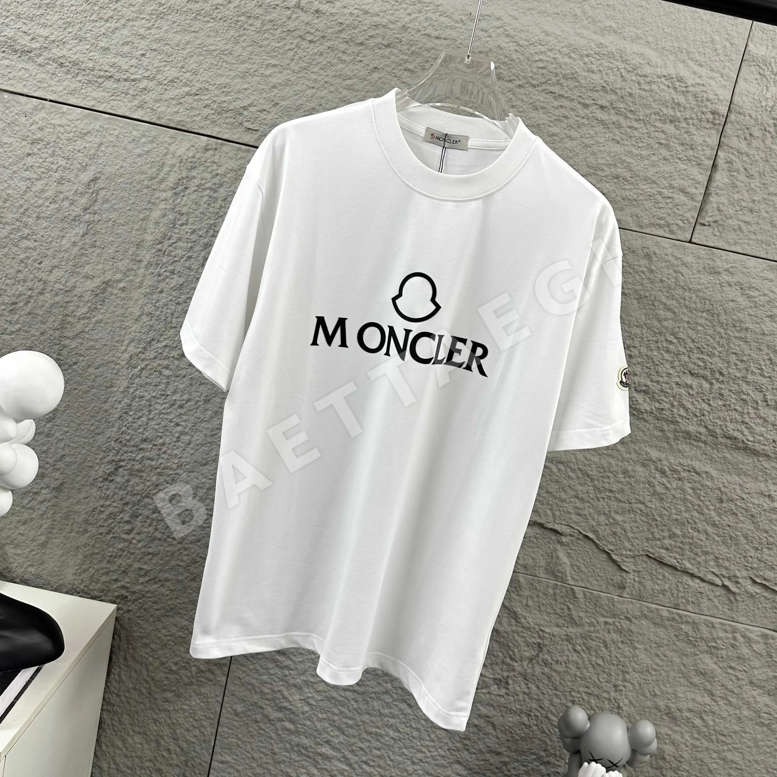 몽클레르 3D 실리콘 레터 반팔 티셔츠 남여공용 상세 이미지 2