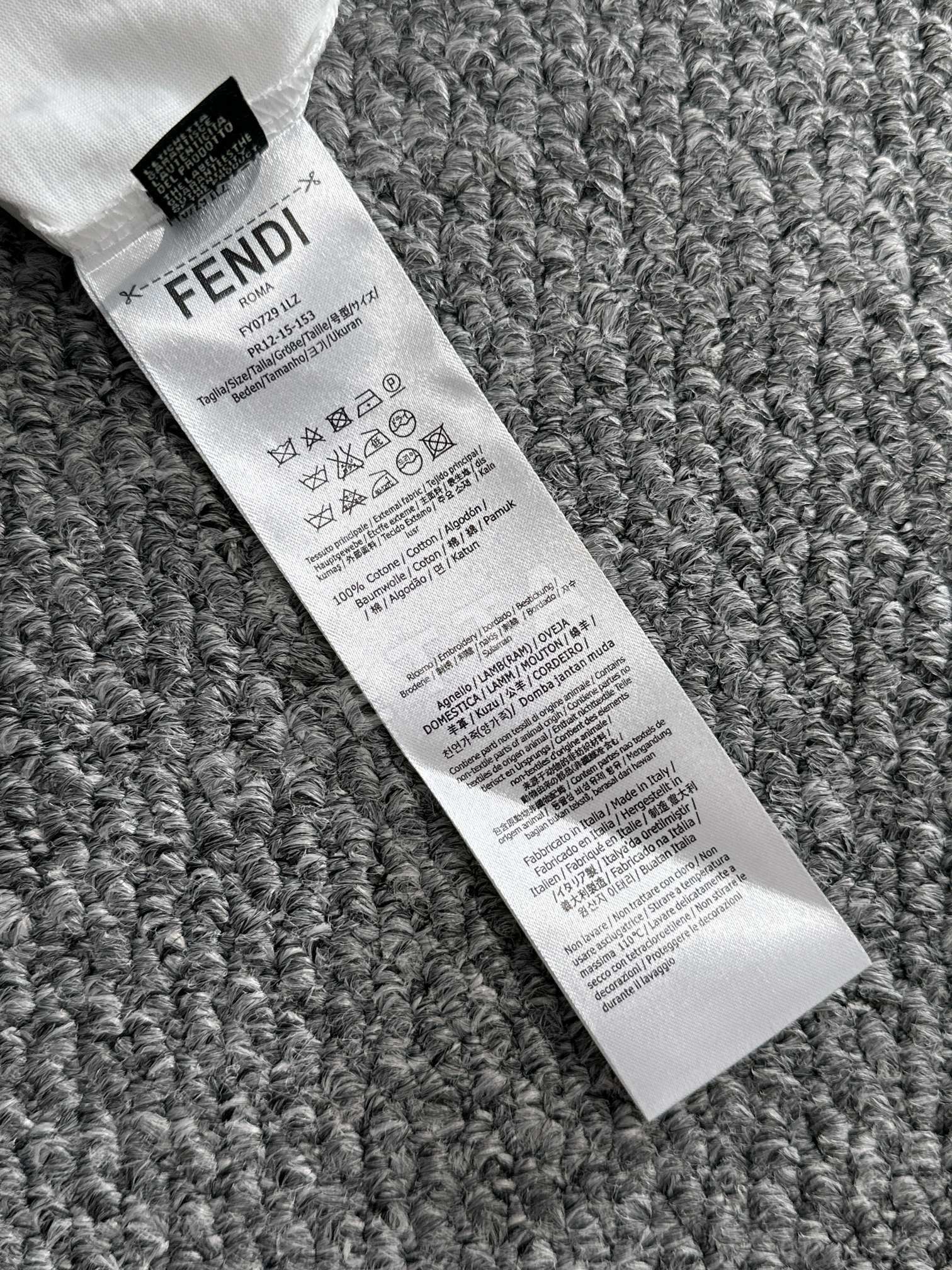 펜디 더블 F 로고 플로키 가공 유니섹스 반팔 티셔츠 상세 이미지 8