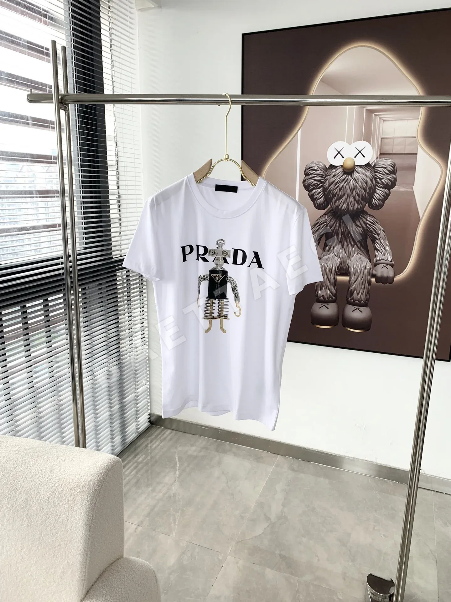 프라다 로고 프린트 크루넥 반팔 티셔츠 88824