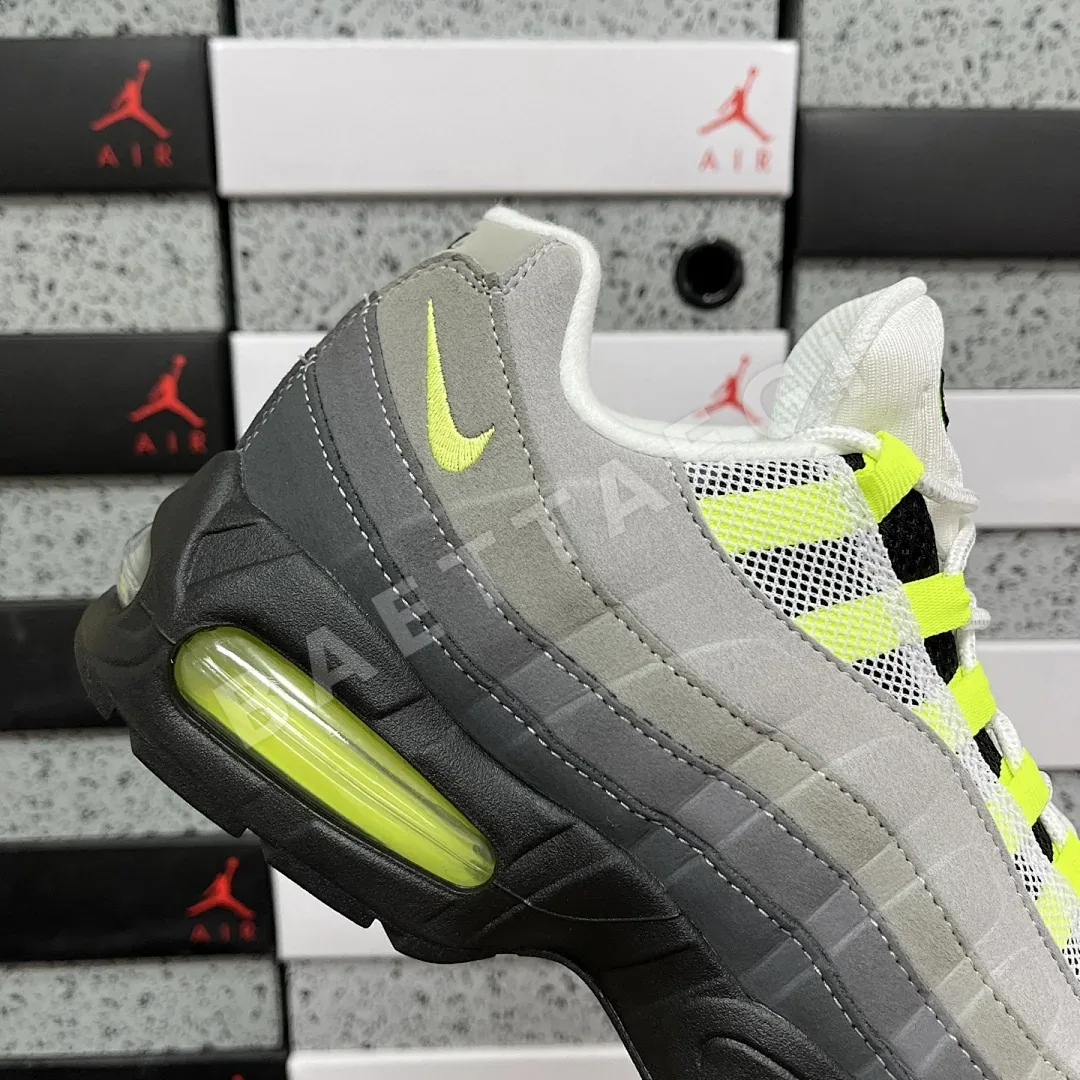 나이키 [GX] 에어 맥스 95 OG 그레이 그린 HM4740-001 201229 Nike Air Max 95 OG Big Bubble Neon 상세 이미지 6