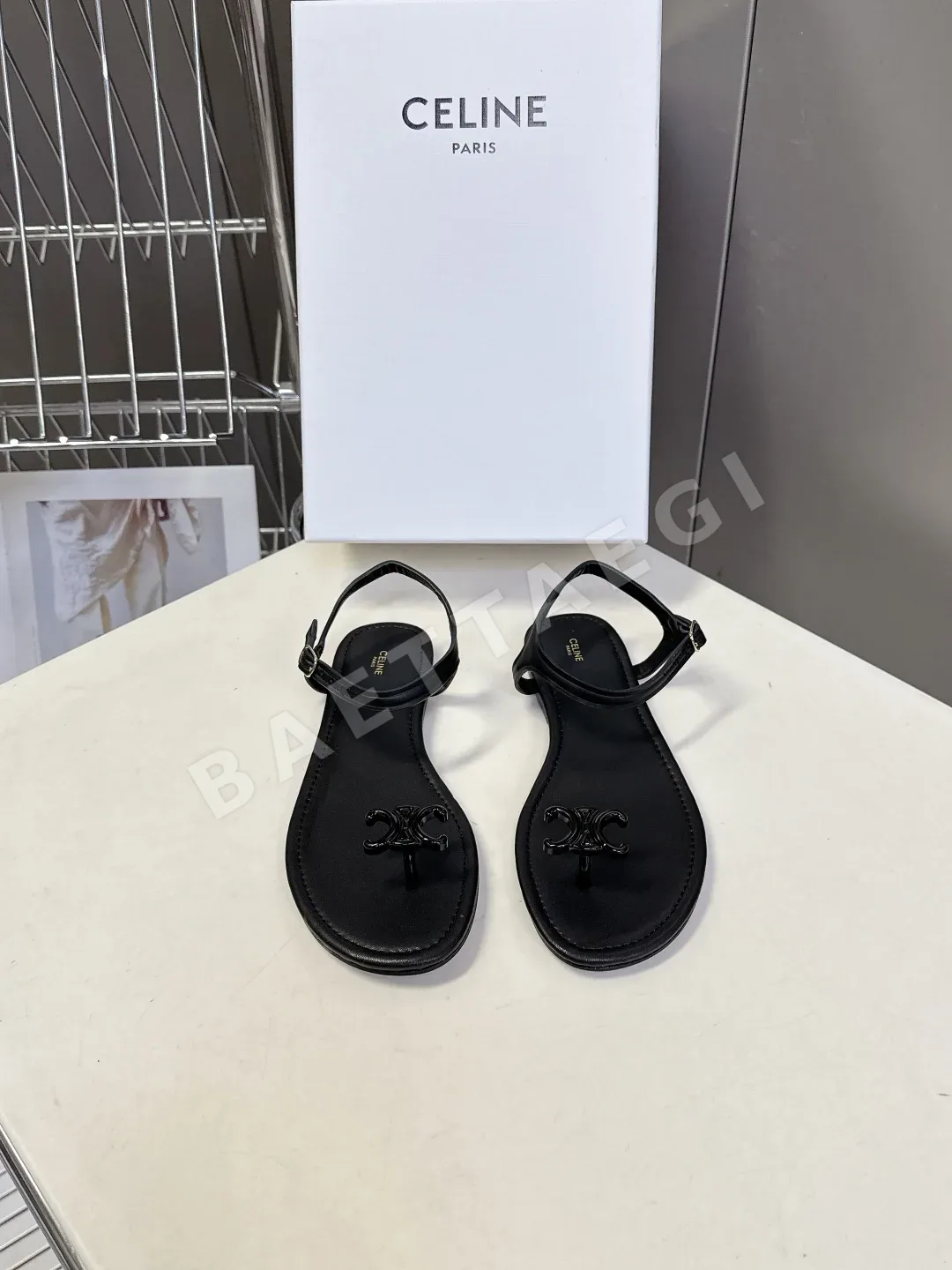 셀린느 개선문 로고 T 스트랩 샌들 98509