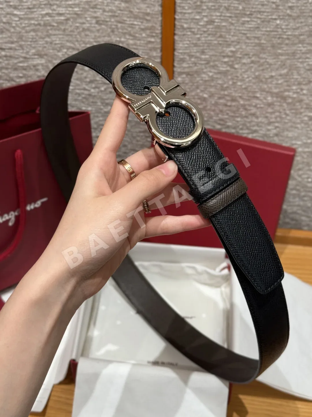 페레가모 간치니 버클 양면 가죽 벨트 3.5 CM 상세 이미지 3