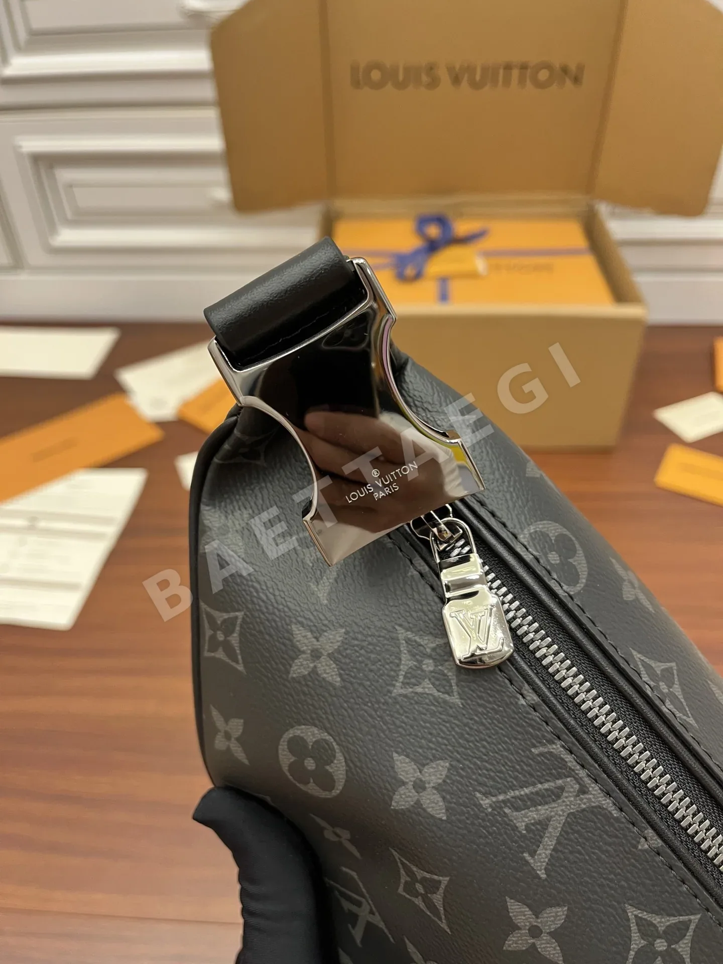 루이비통 다이아몬드 패턴 가죽 가방 M46035 상세 이미지 6