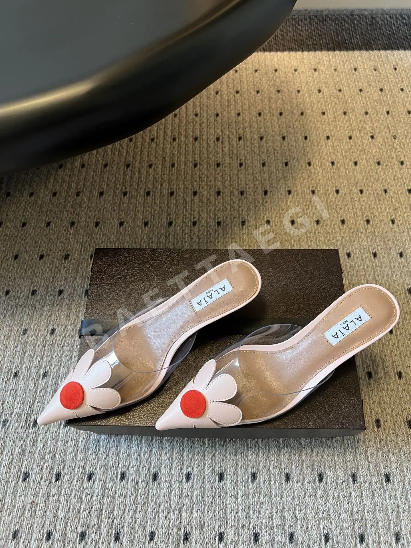 알라이아 꽃잎 장식 포인티드 토 하이힐 샌들 상세 이미지 2