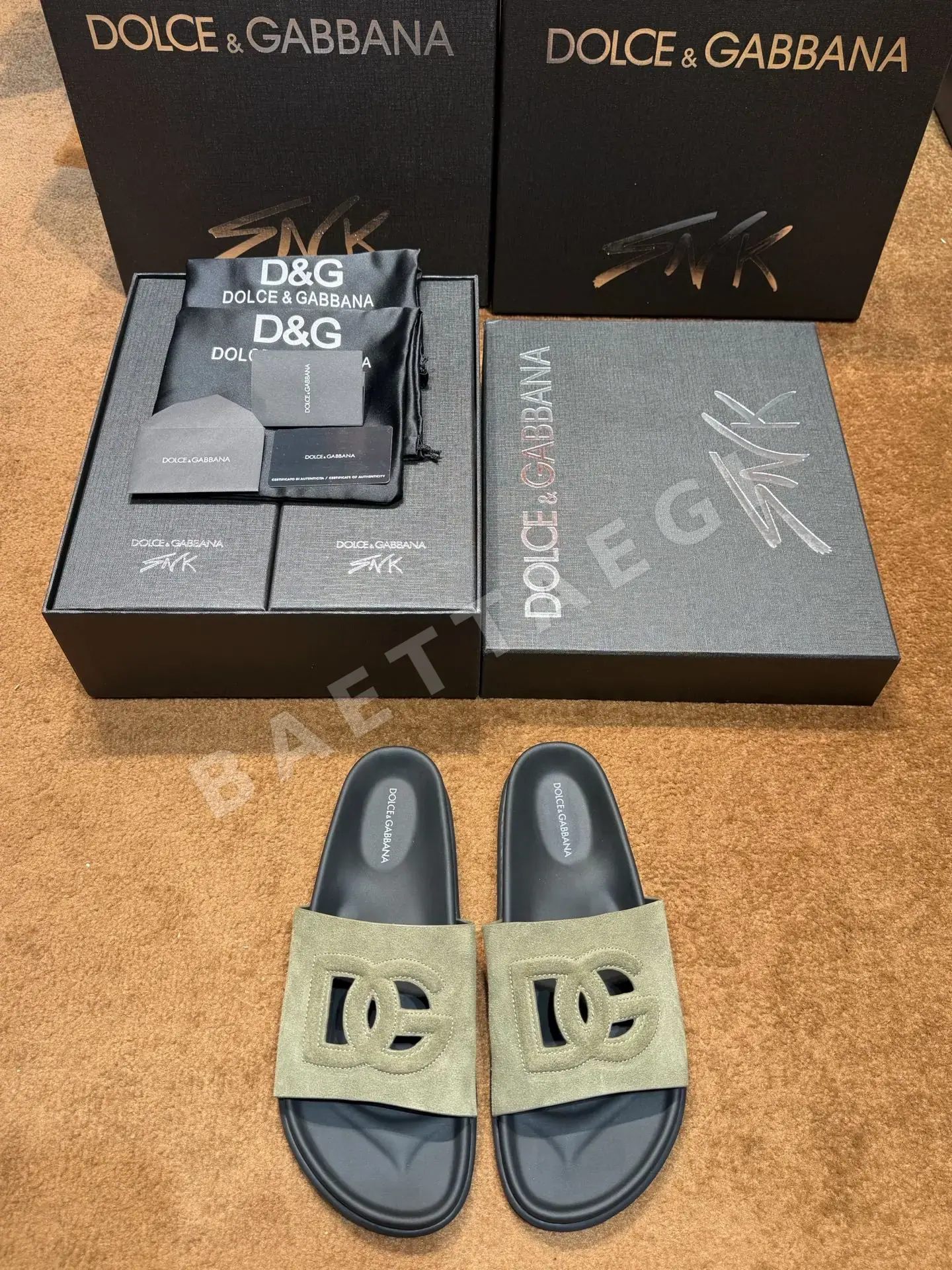 돌체앤가바나 DG 로고 송아지가죽 슬리퍼 155445