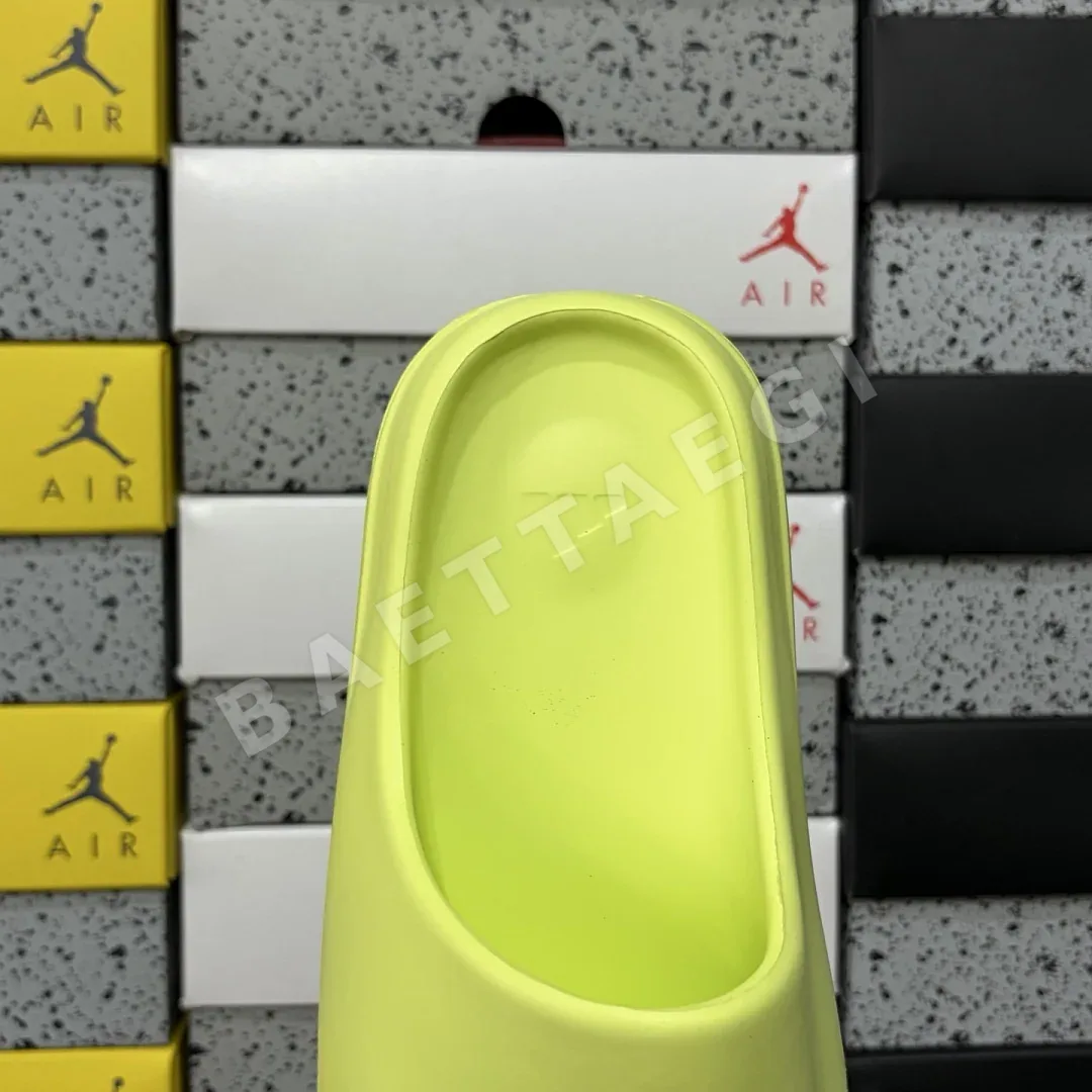 아디다스 [LW] 이지 슬라이드 GX6138 200625 Adidas Yeezy Slide Glow Green 상세 이미지 3