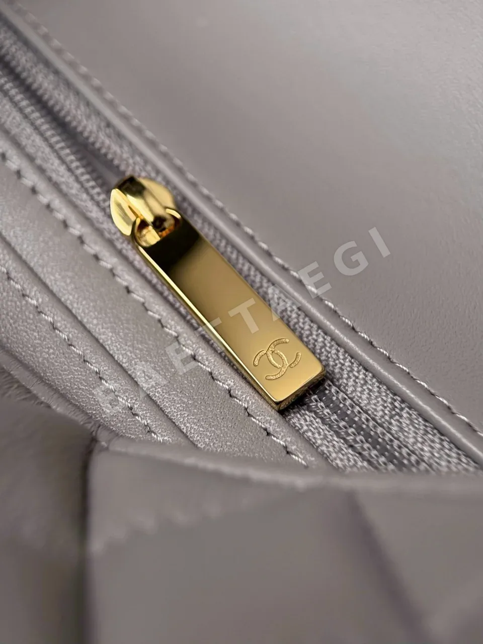 샤넬 도브 그레이 금장 가방 상세 이미지 7