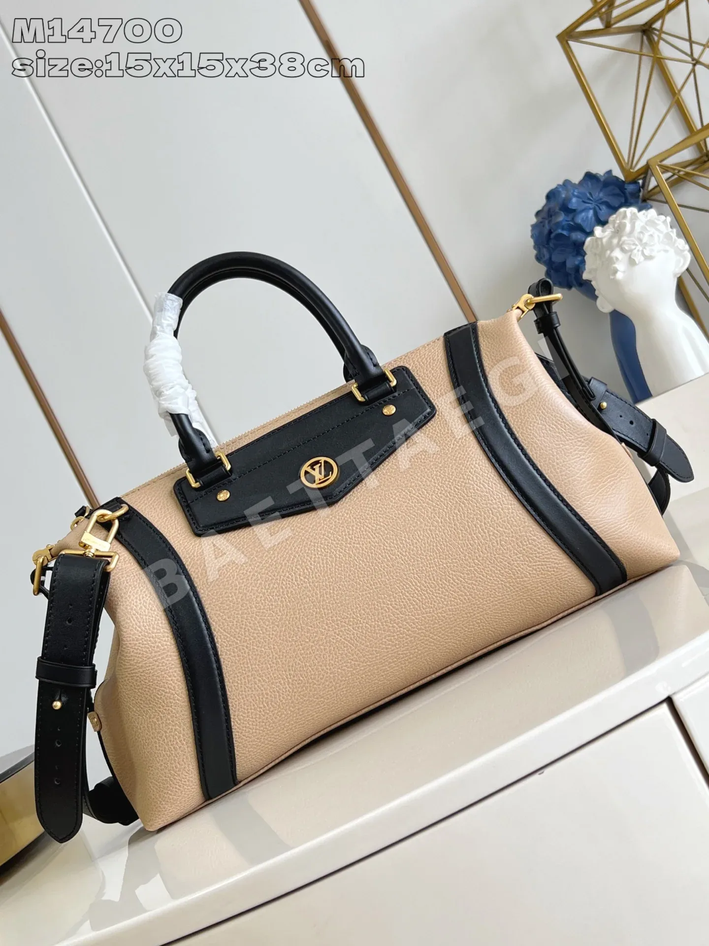 루이비통 LV 바이커 미디엄 핸드백 M14700 31123
