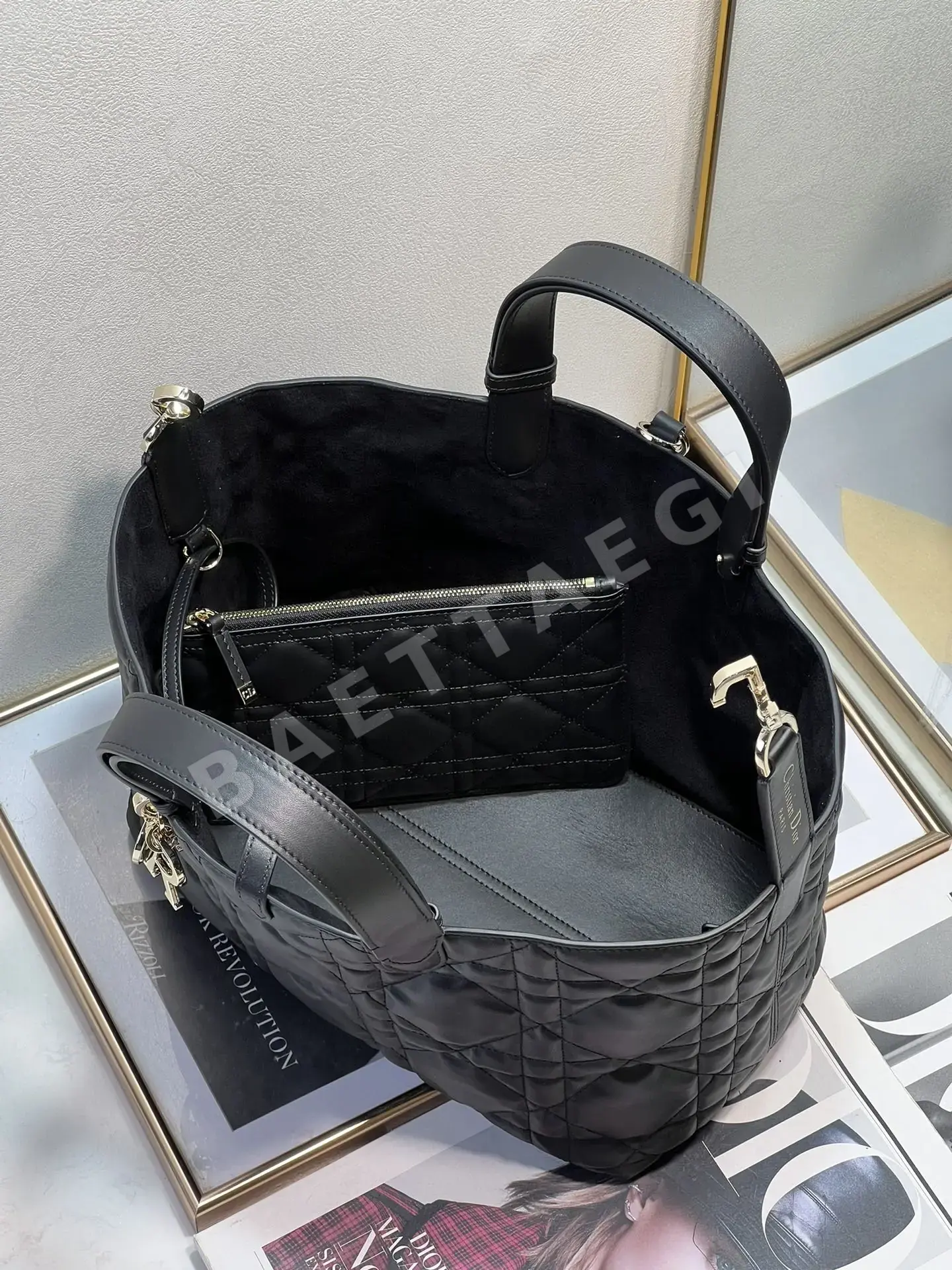 디올 뚜주흐 블랙 카나쥬 송아지가죽 토트백 상세 이미지 9