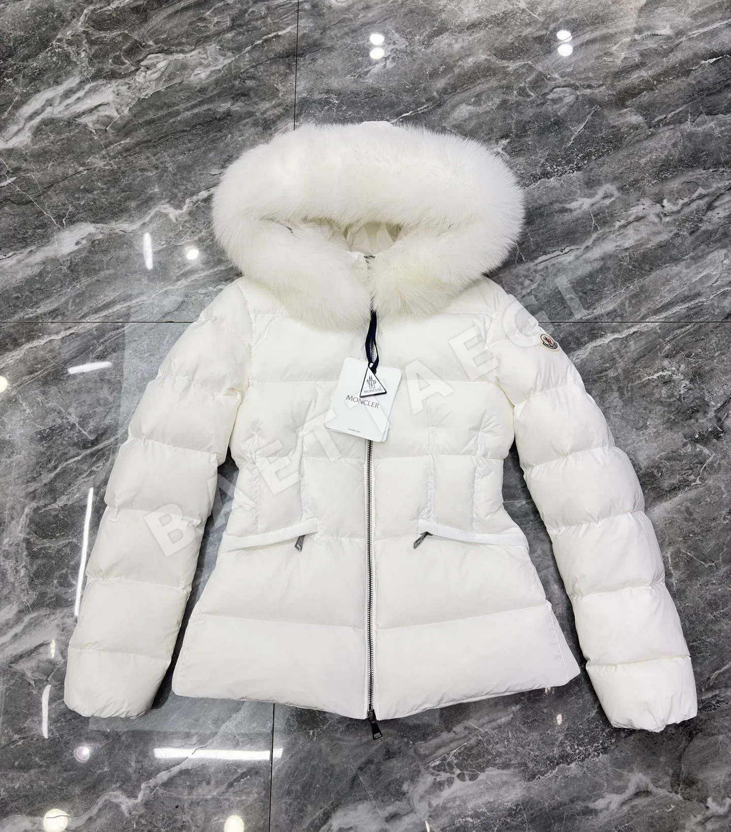 몽클레르 여성 슬림핏 다운 패딩 재킷 상세 이미지 2
