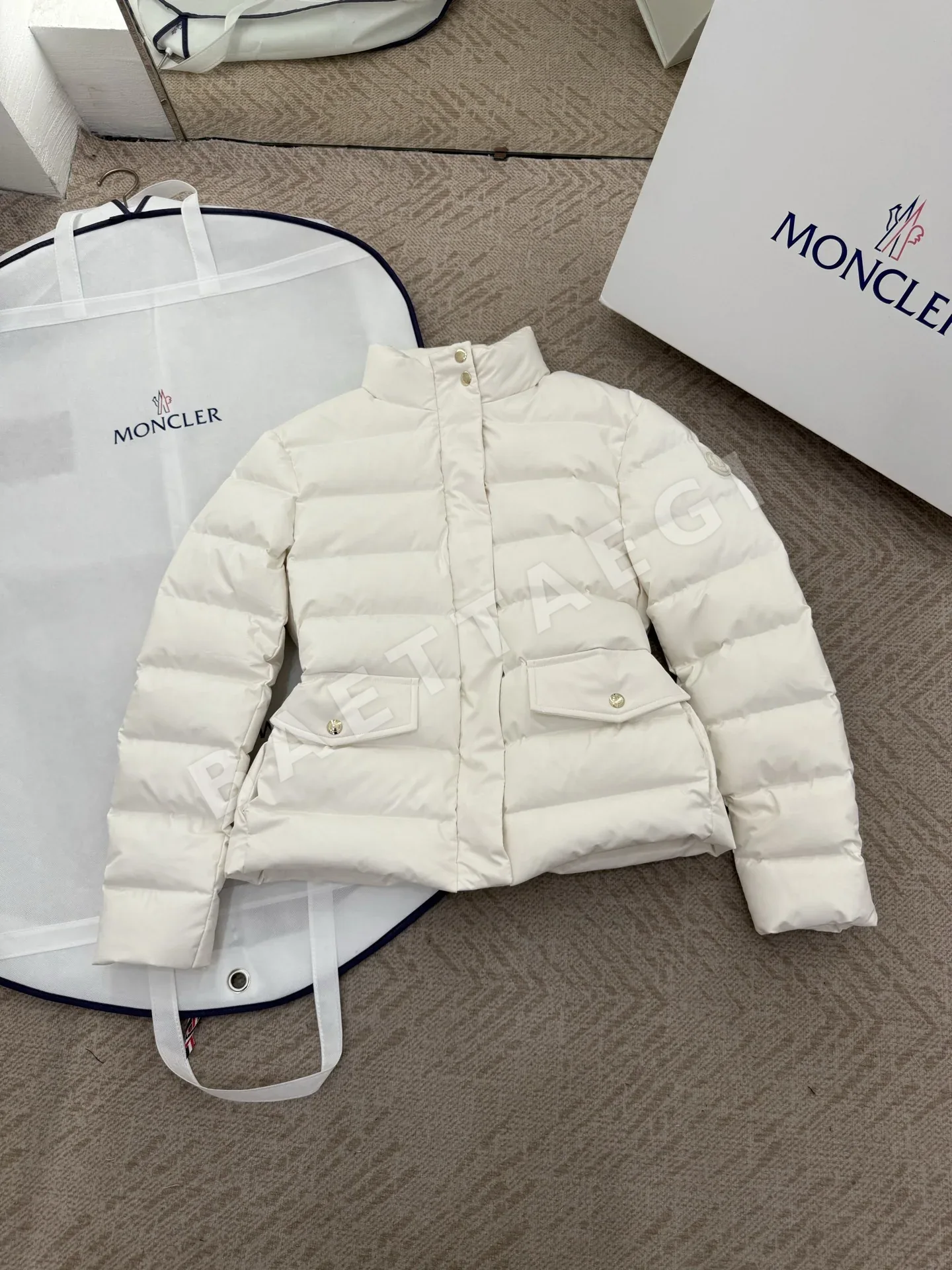 몽클레르 베셋(Bessette) 여성용 쇼트 다운 재킷 167880