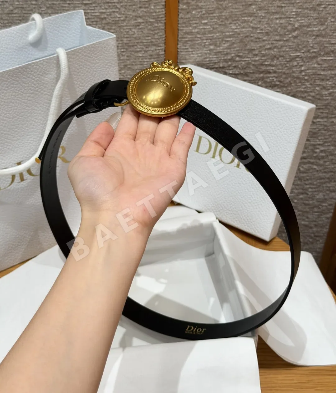 디올 메탈 버클 블랙 카프스킨 벨트 상세 이미지 4