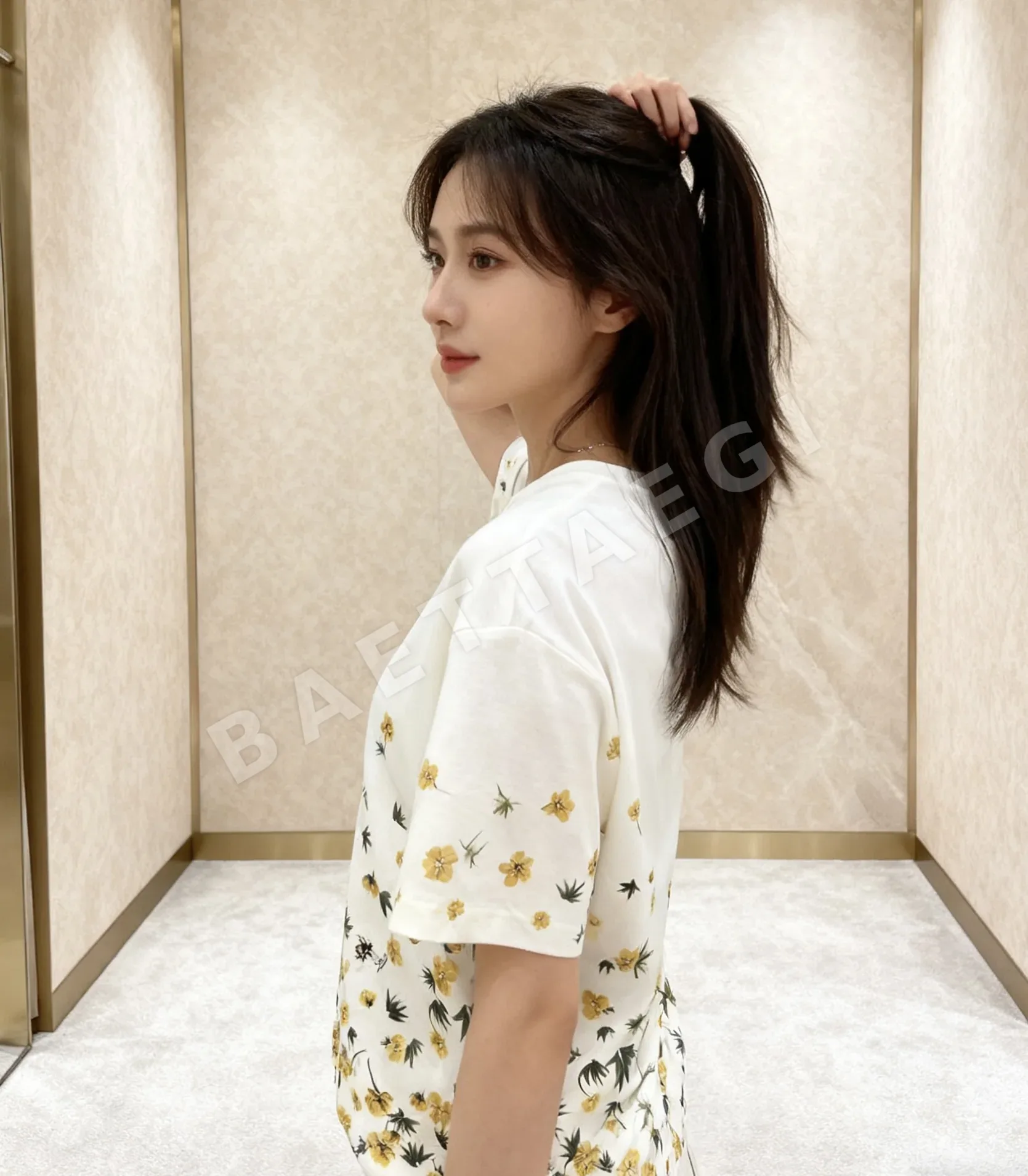 디올 여성 자수 프린트 반팔 티셔츠 상세 이미지 2