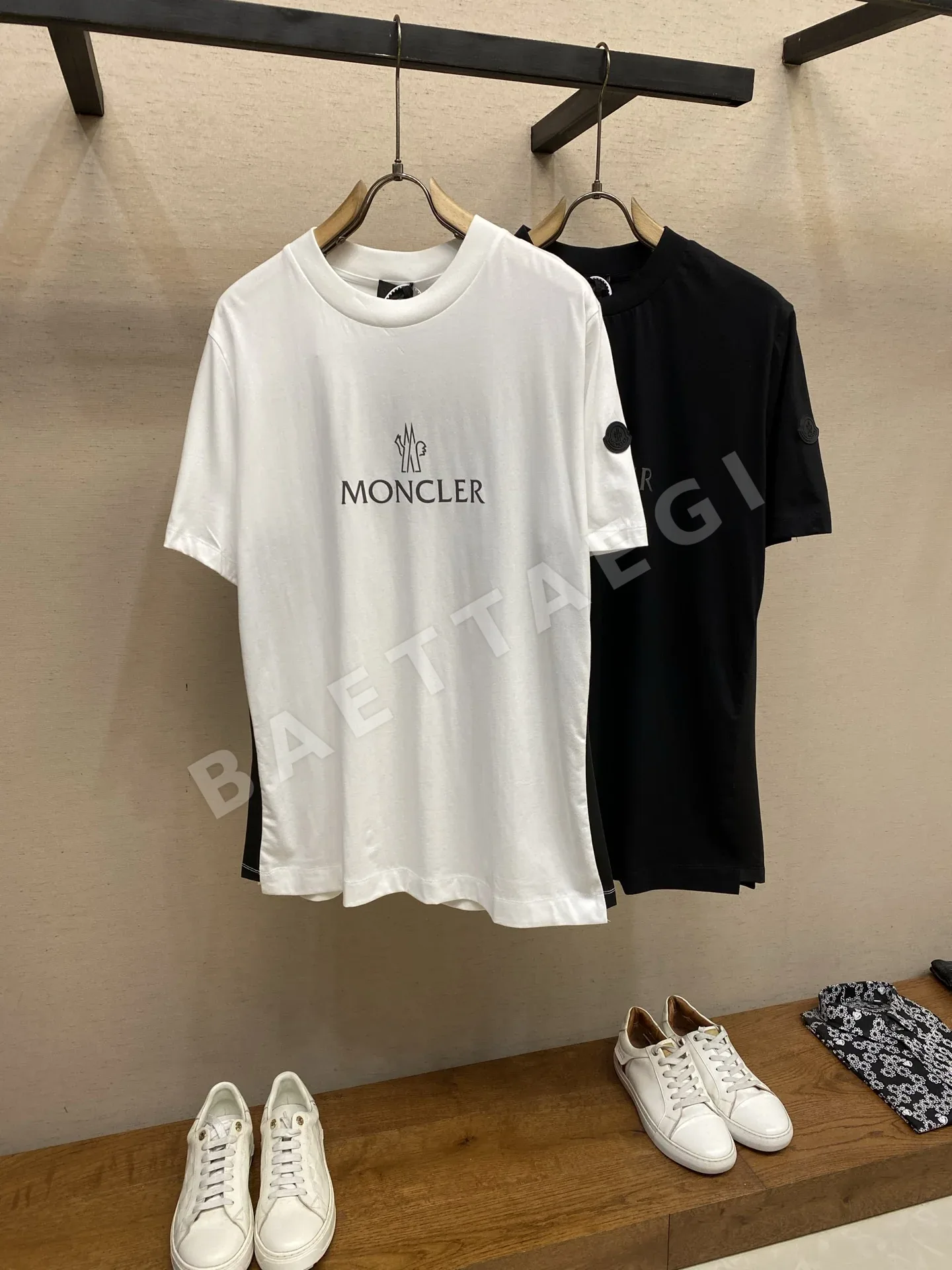 몽클레르 프린트 크루넥 반팔 티셔츠 상세 이미지 3