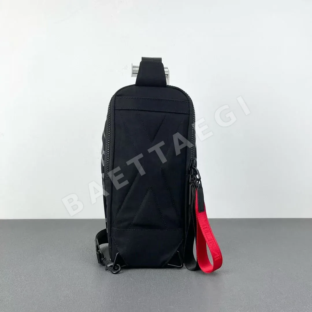 여행가방 블랙 나비 프린트 체스트백 상세 이미지 3