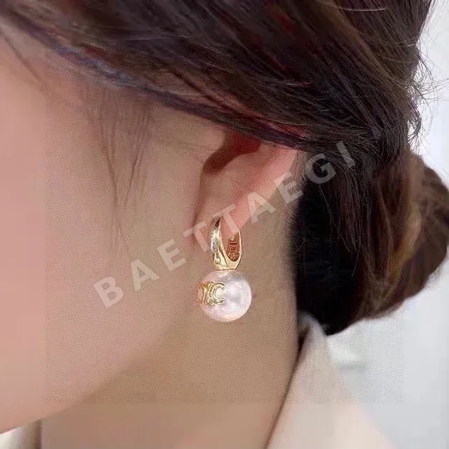 셀린느 개선문 펄 스터드 귀걸이 상세 이미지 3