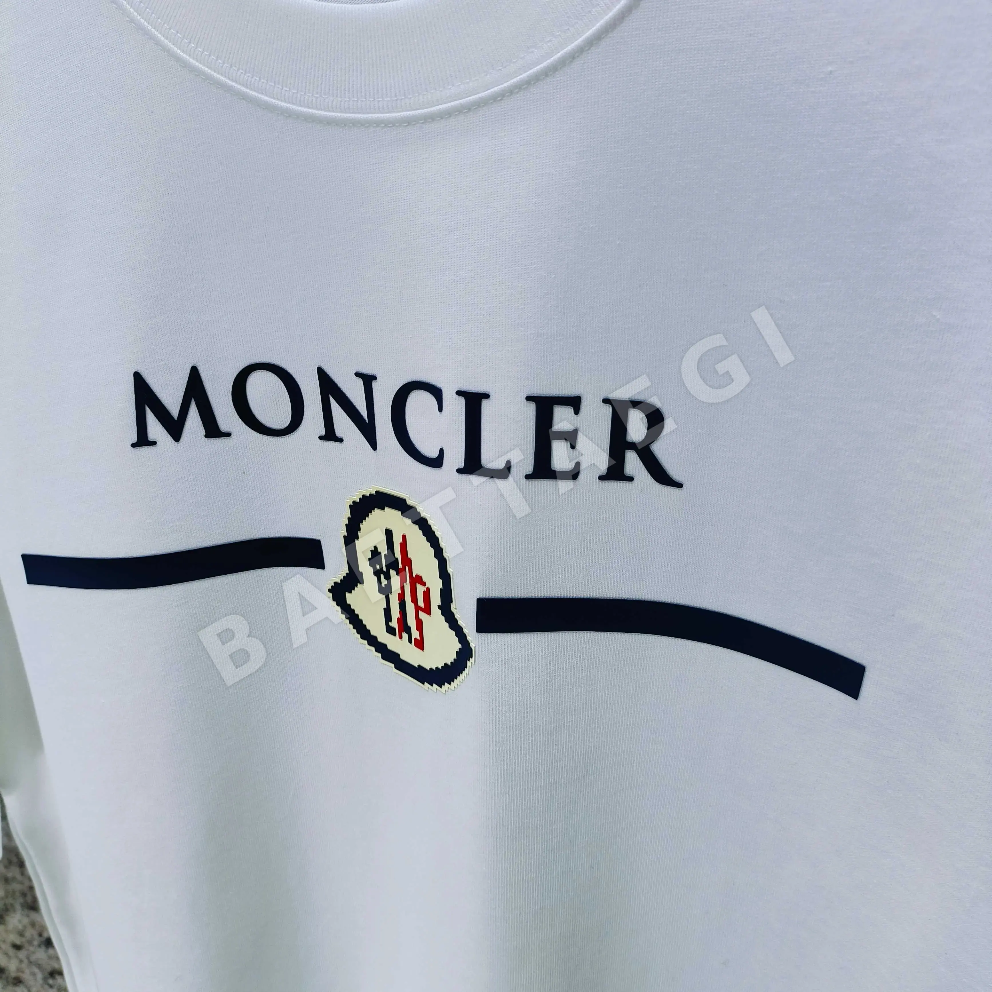 몽클레르 여성 루즈핏 반팔 티셔츠 상세 이미지 2