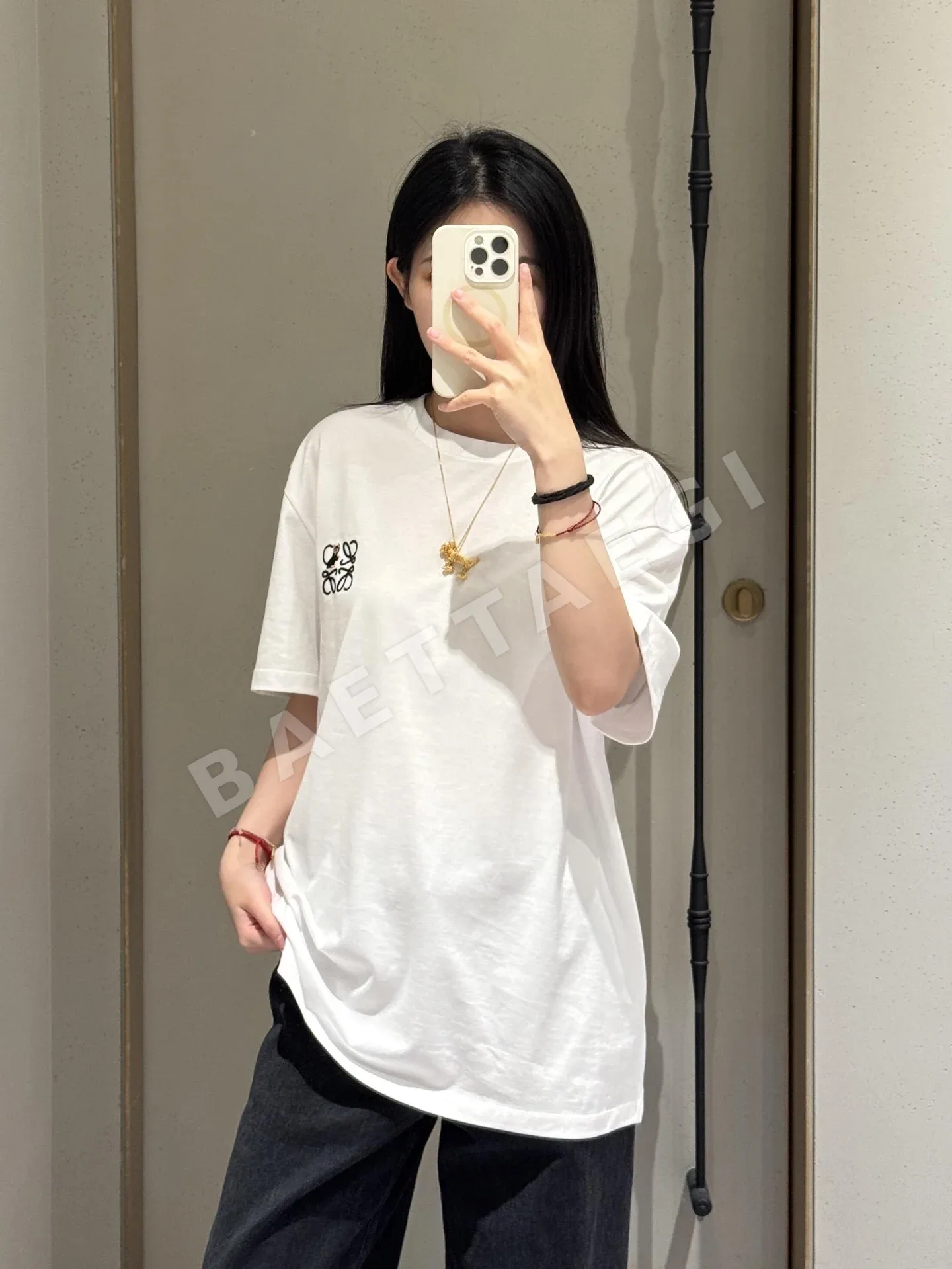 로에베 레터 자수 포켓 크루넥 반팔 티셔츠 상세 이미지 3