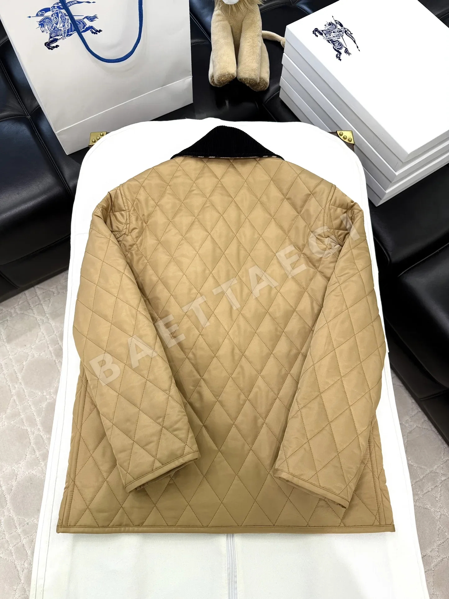 버버리 다이아몬드 퀼팅 체크 여성 다운 자켓 상세 이미지 3