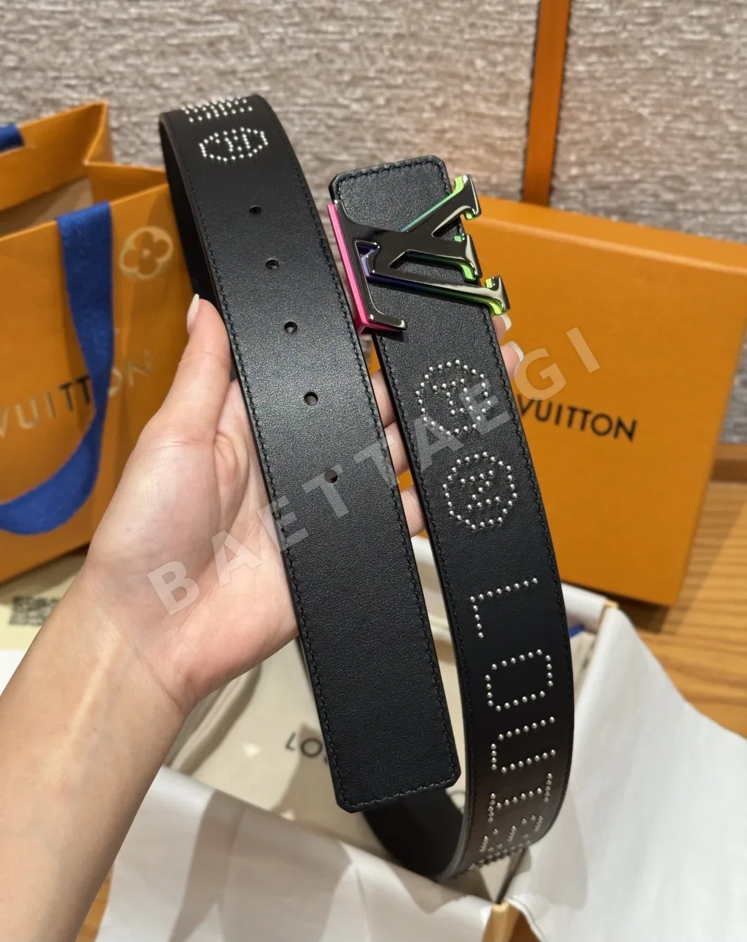 루이비통 디멘션 로커빌리 스터드 40mm 리버서블 벨트 상세 이미지 4