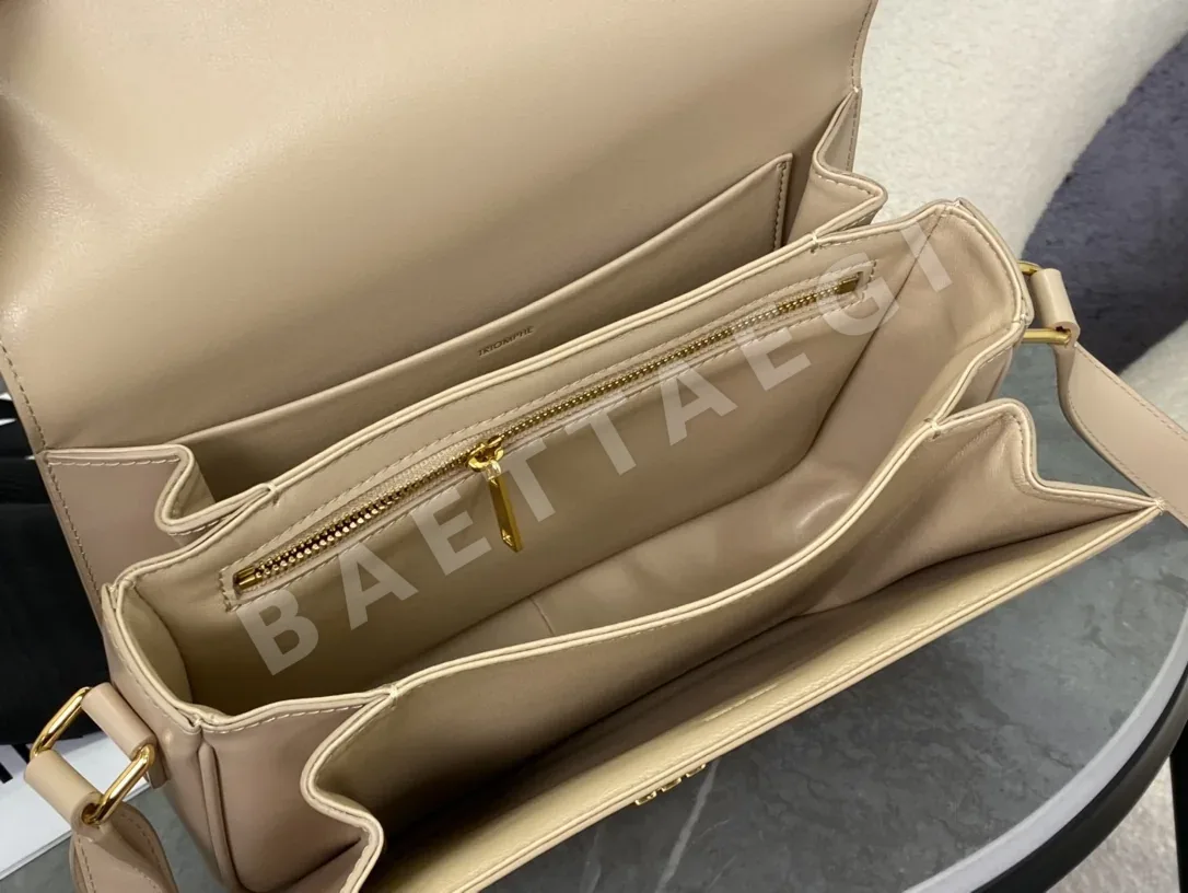 셀린느 개선문 밀크티 박스 미디엄 가방 상세 이미지 8