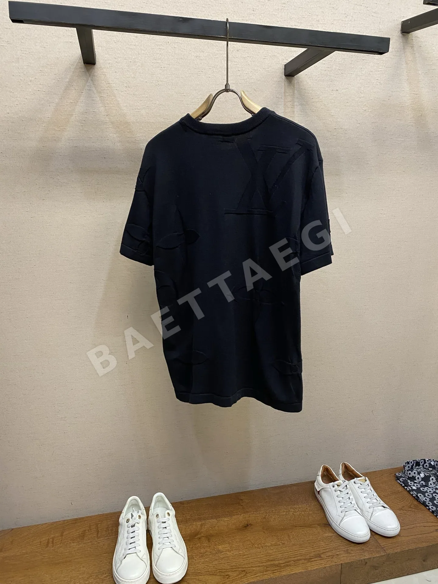 루이비통 모노그램 자카드 반팔 티셔츠 상세 이미지 2