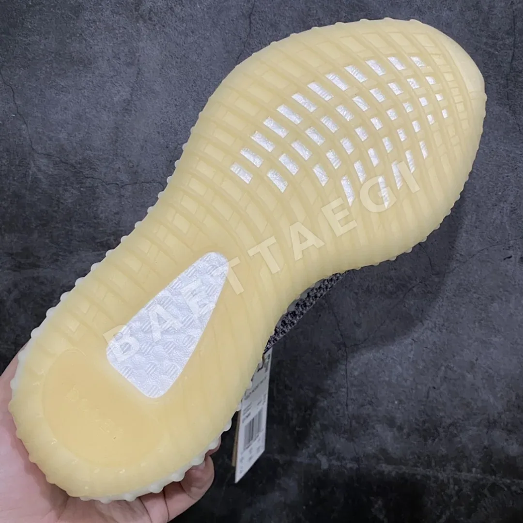 아디다스 이지 350 GY7658 200677 Adidas Yeezy 350 상세 이미지 2