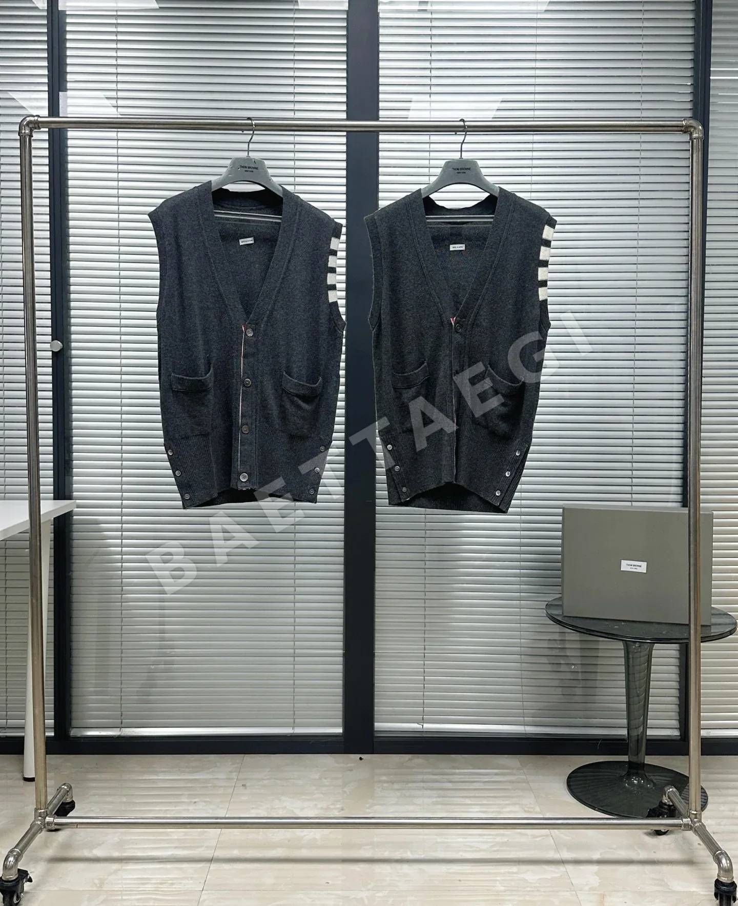 톰브라운 캐시미어 베스트 남성 니트베스트 126383