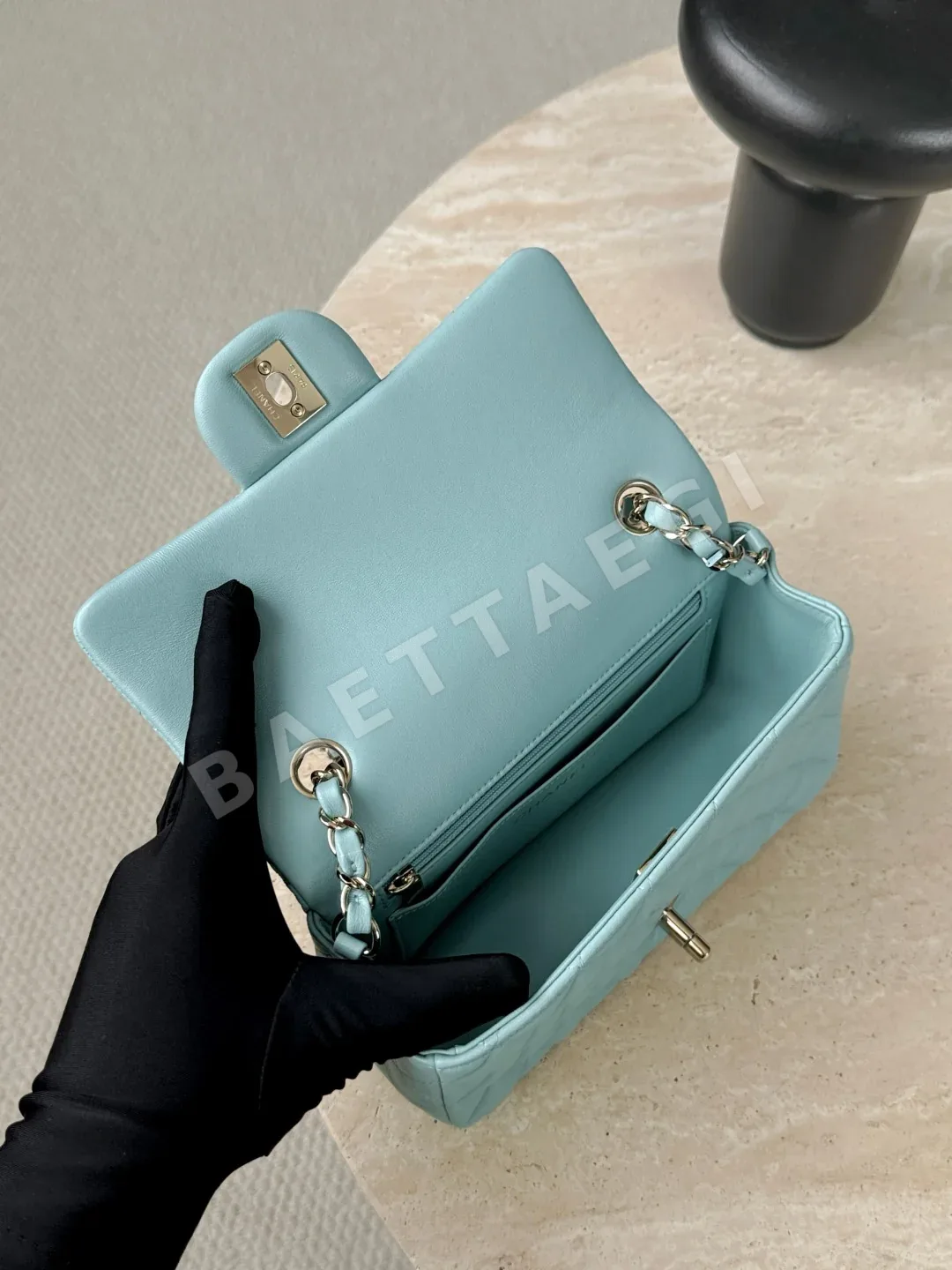 샤넬 램스킨 블루 연금장 가방 33575