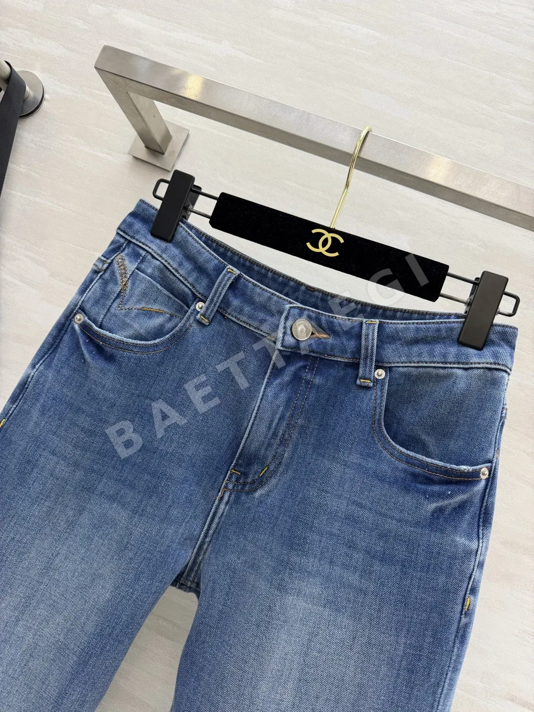 생로랑 하이웨이스트 플레어 여성 바지 상세 이미지 6