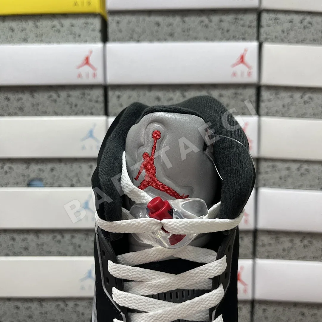 나이키 [GX] 조던 5 레트로 OG HF3975-001 201350 Nike Jordan 5 Retro OG Black Metallic 상세 이미지 9
