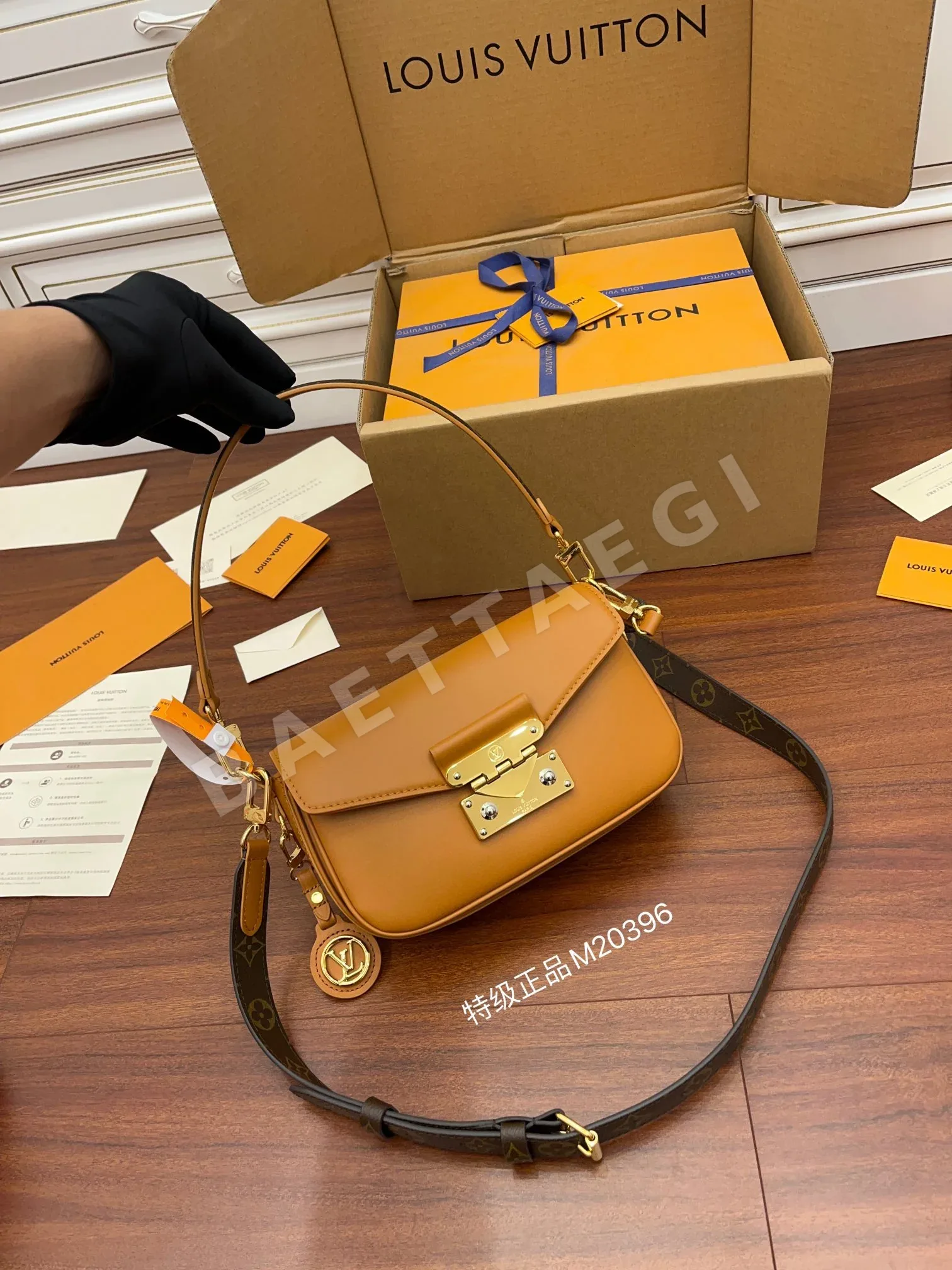 루이비통 M20396 가죽 가방 30120