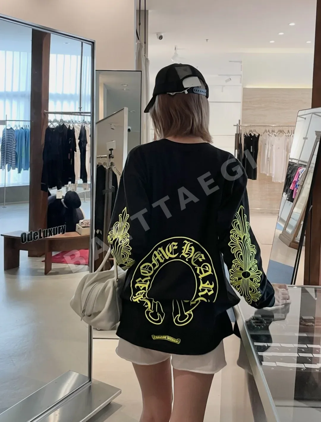 크롬하츠 그린 호스슈 산스크리트 프린트 여성 긴팔 티셔츠 상세 이미지 11