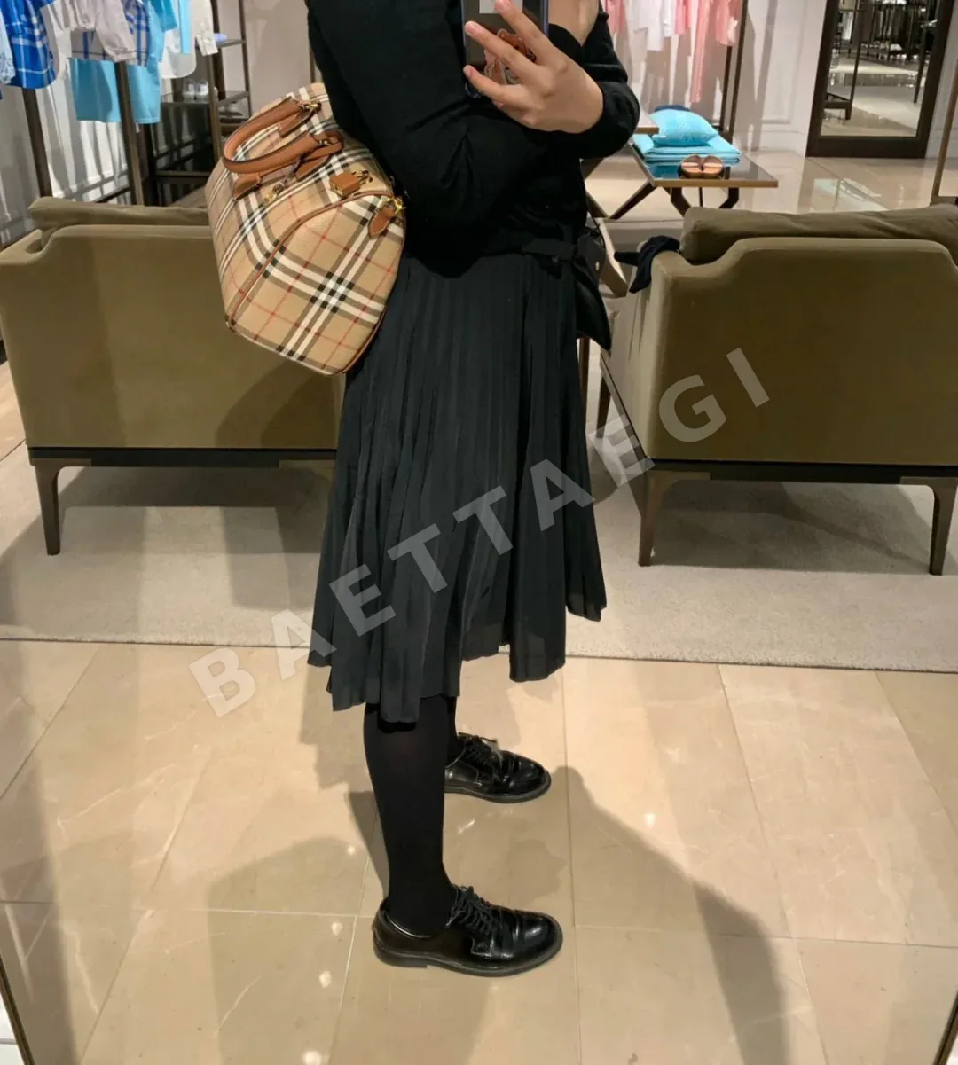 버버리 클래식 체크 볼링백 상세 이미지 8